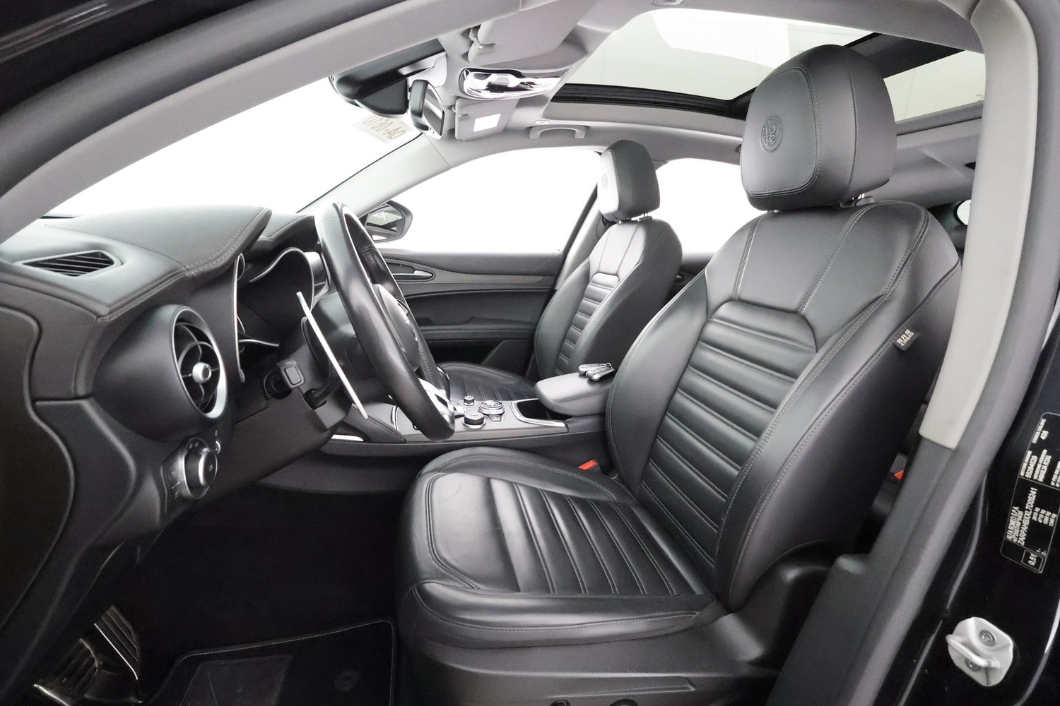 Alfa Romeo Stelvio vaihtoauto