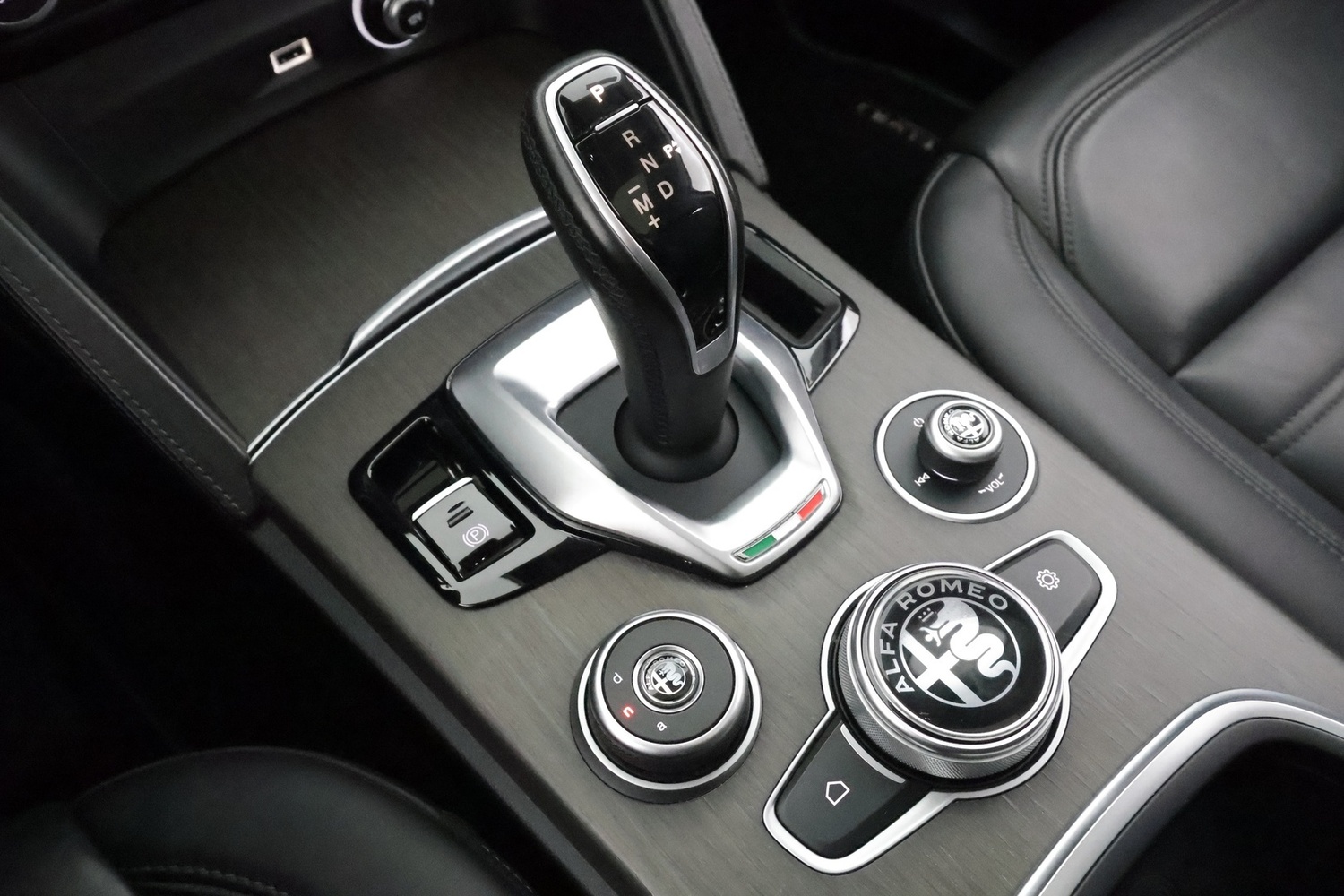 Alfa Romeo Stelvio vaihtoauto