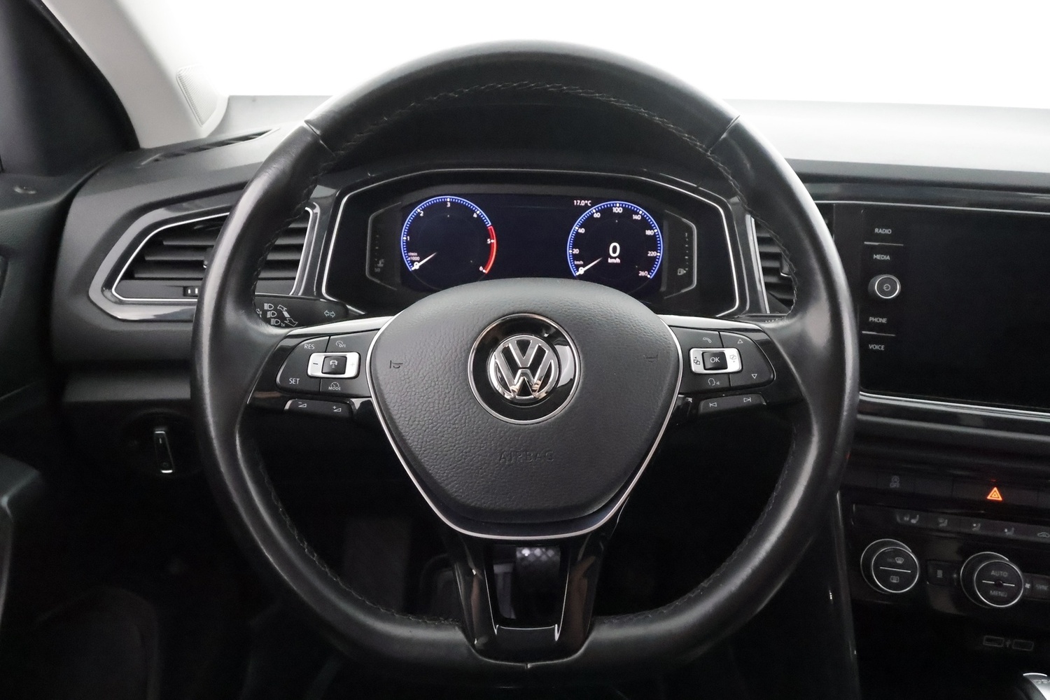 Volkswagen T-Roc vaihtoauto