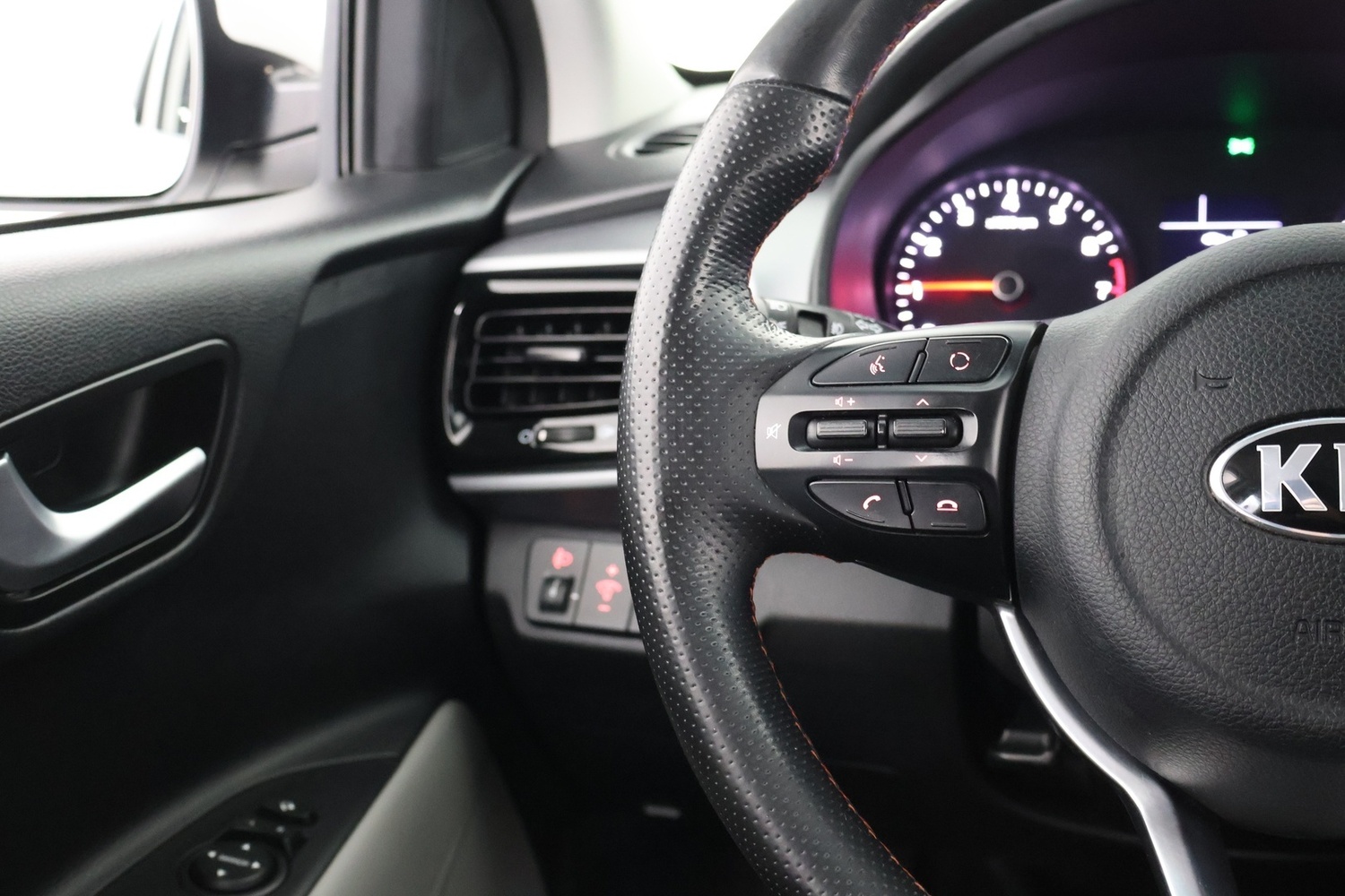 Kia Stonic vaihtoauto