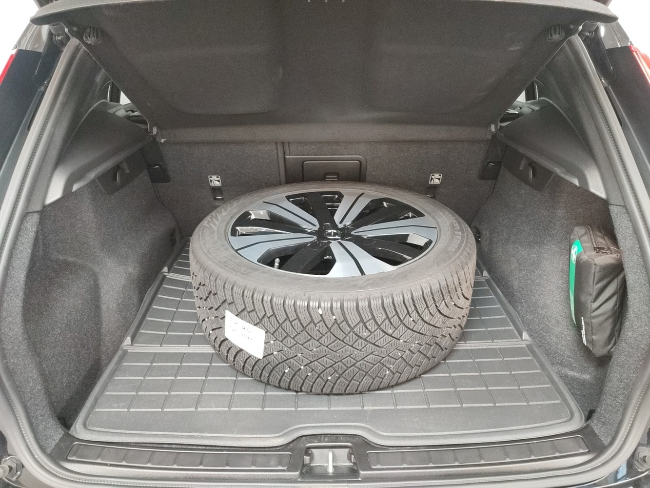 Volvo EX40 vaihtoauto