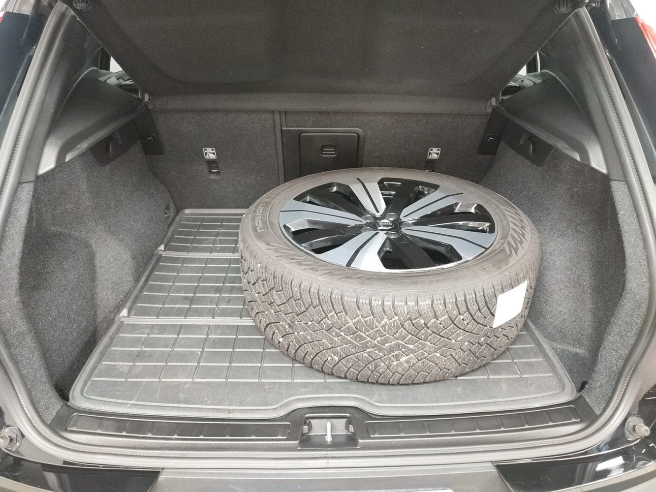 Volvo EX40 vaihtoauto