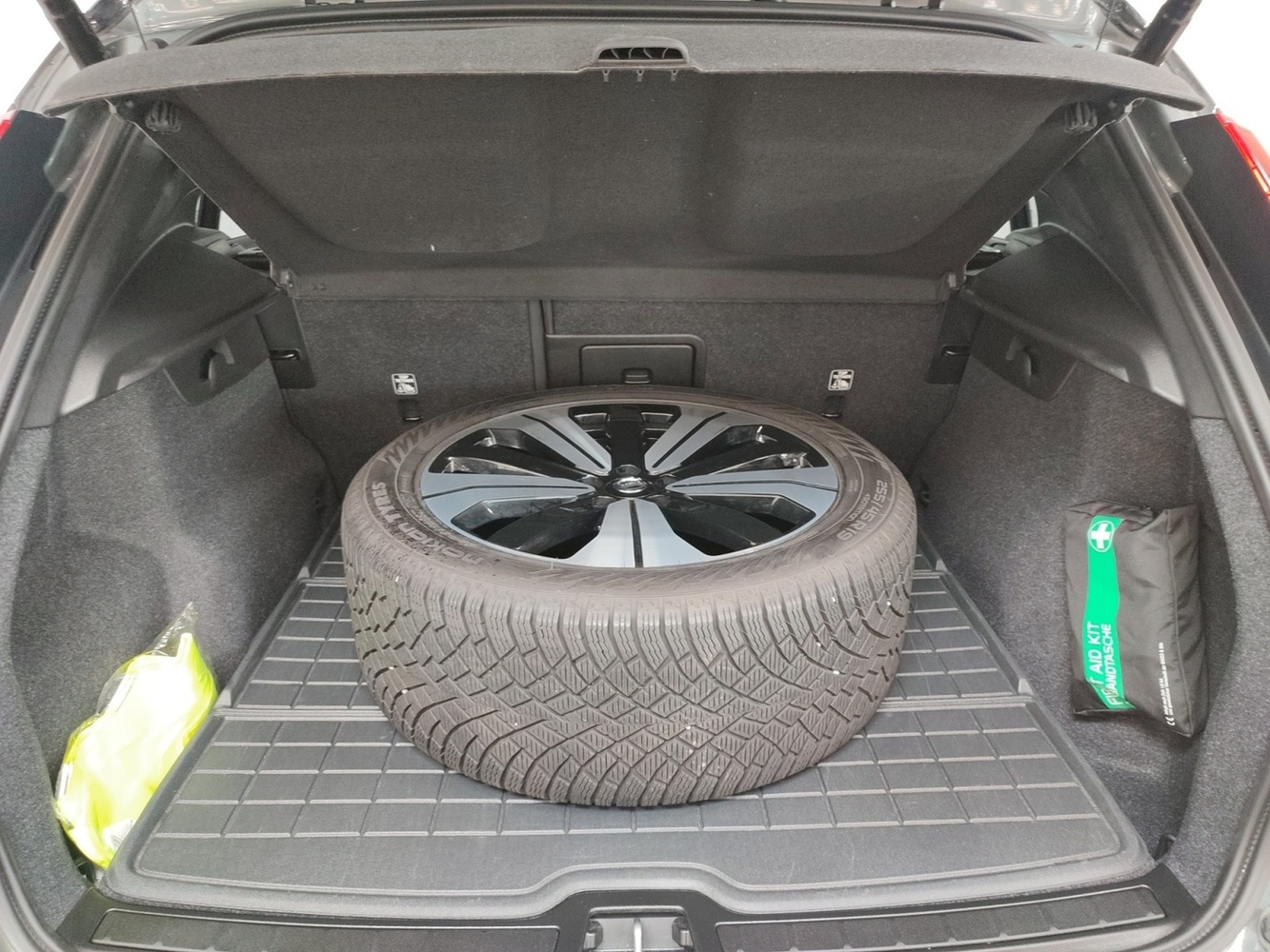 Volvo EX40 vaihtoauto
