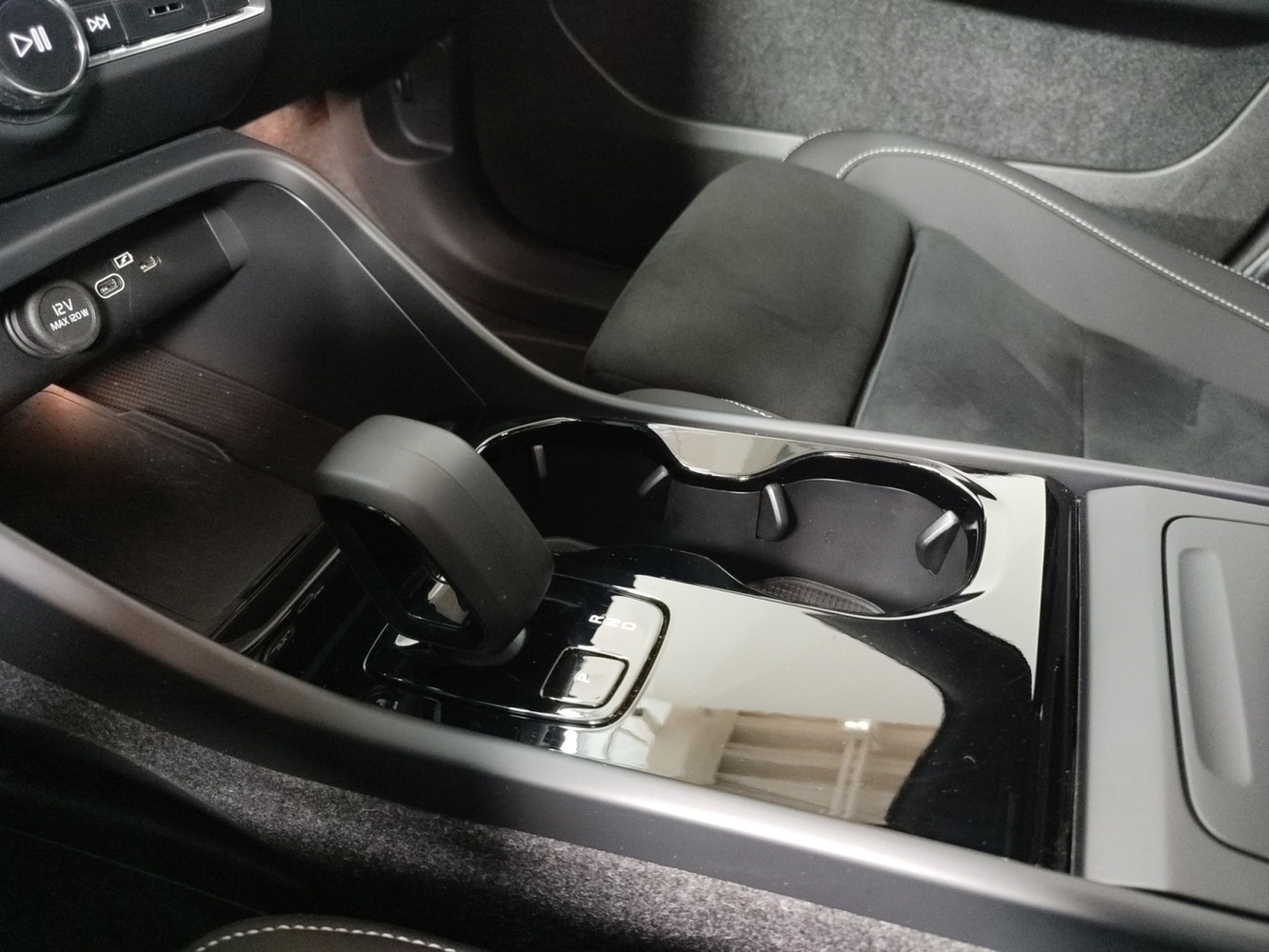 Volvo EX40 vaihtoauto