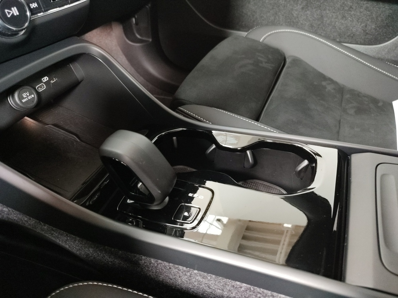 Volvo EX40 vaihtoauto
