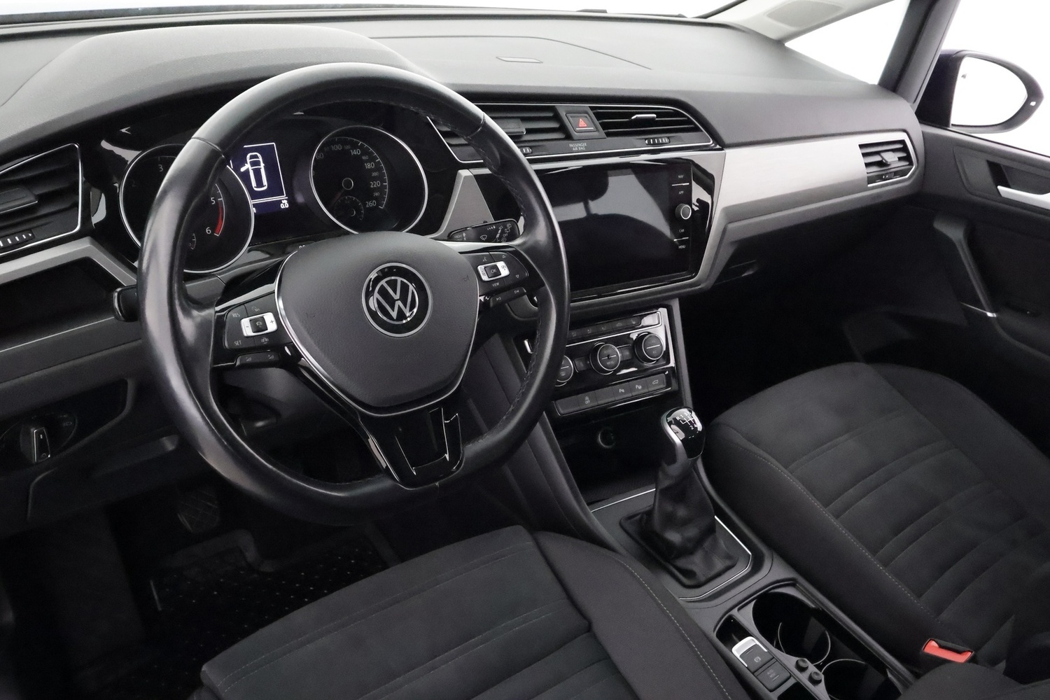 Volkswagen Touran vaihtoauto