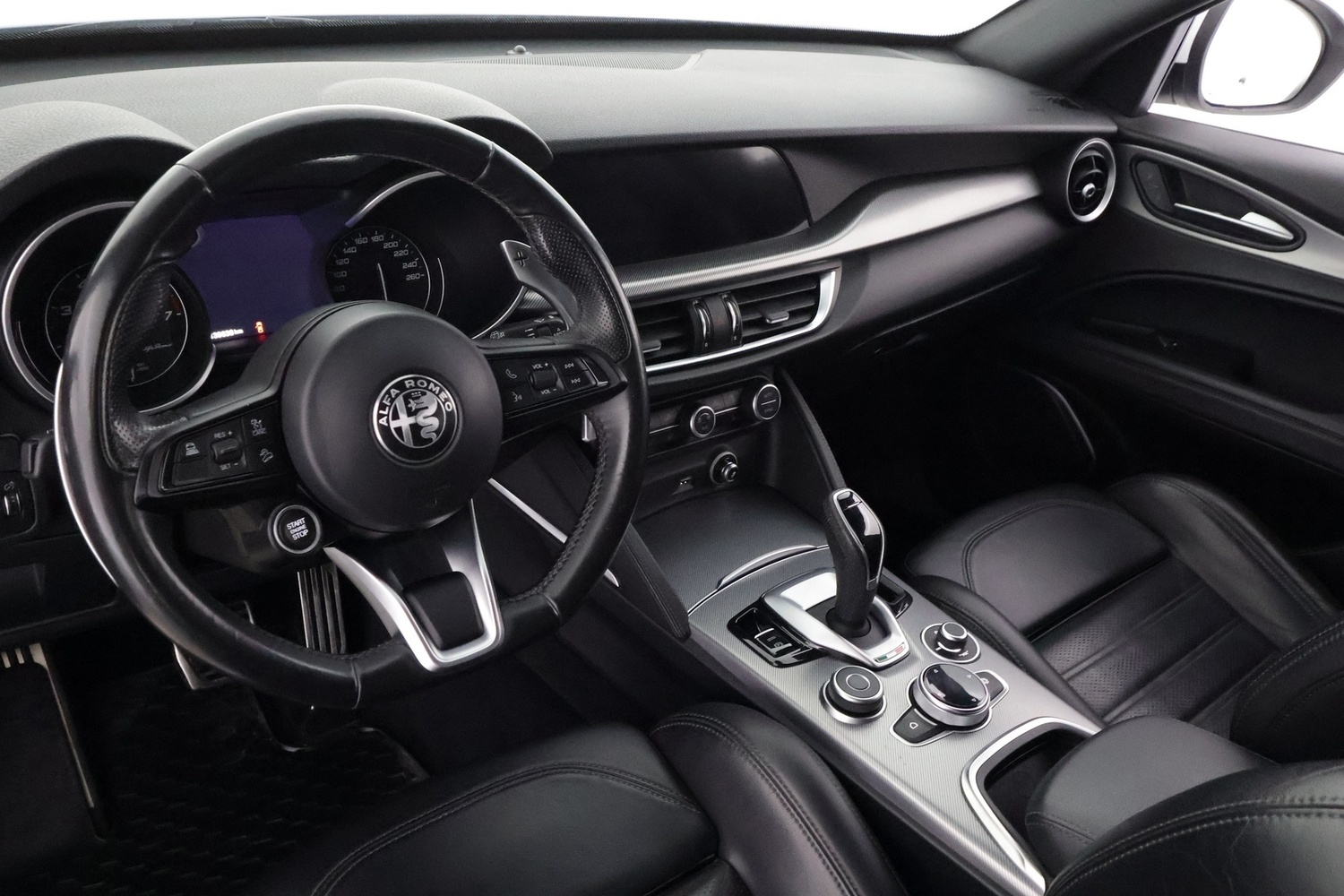 Alfa Romeo Stelvio vaihtoauto