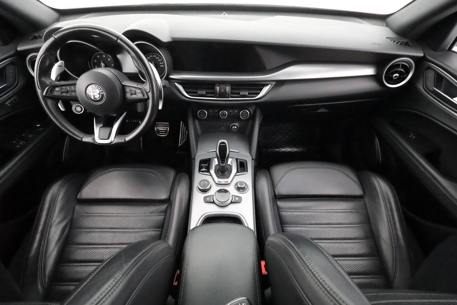 Alfa Romeo Stelvio vaihtoauto
