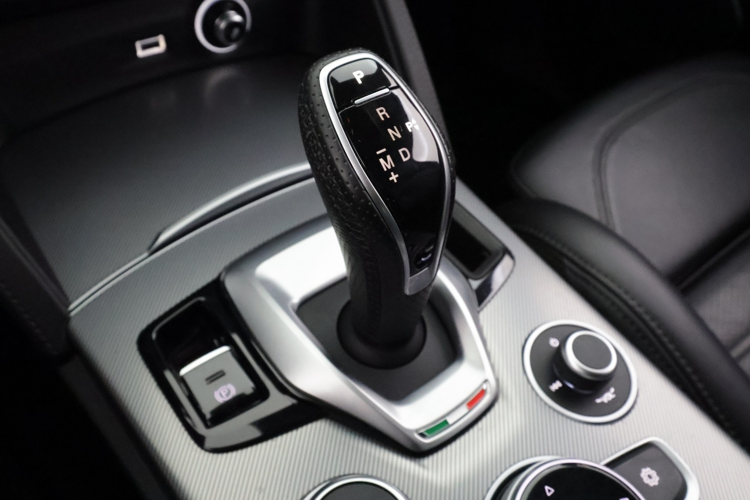 Alfa Romeo Stelvio vaihtoauto
