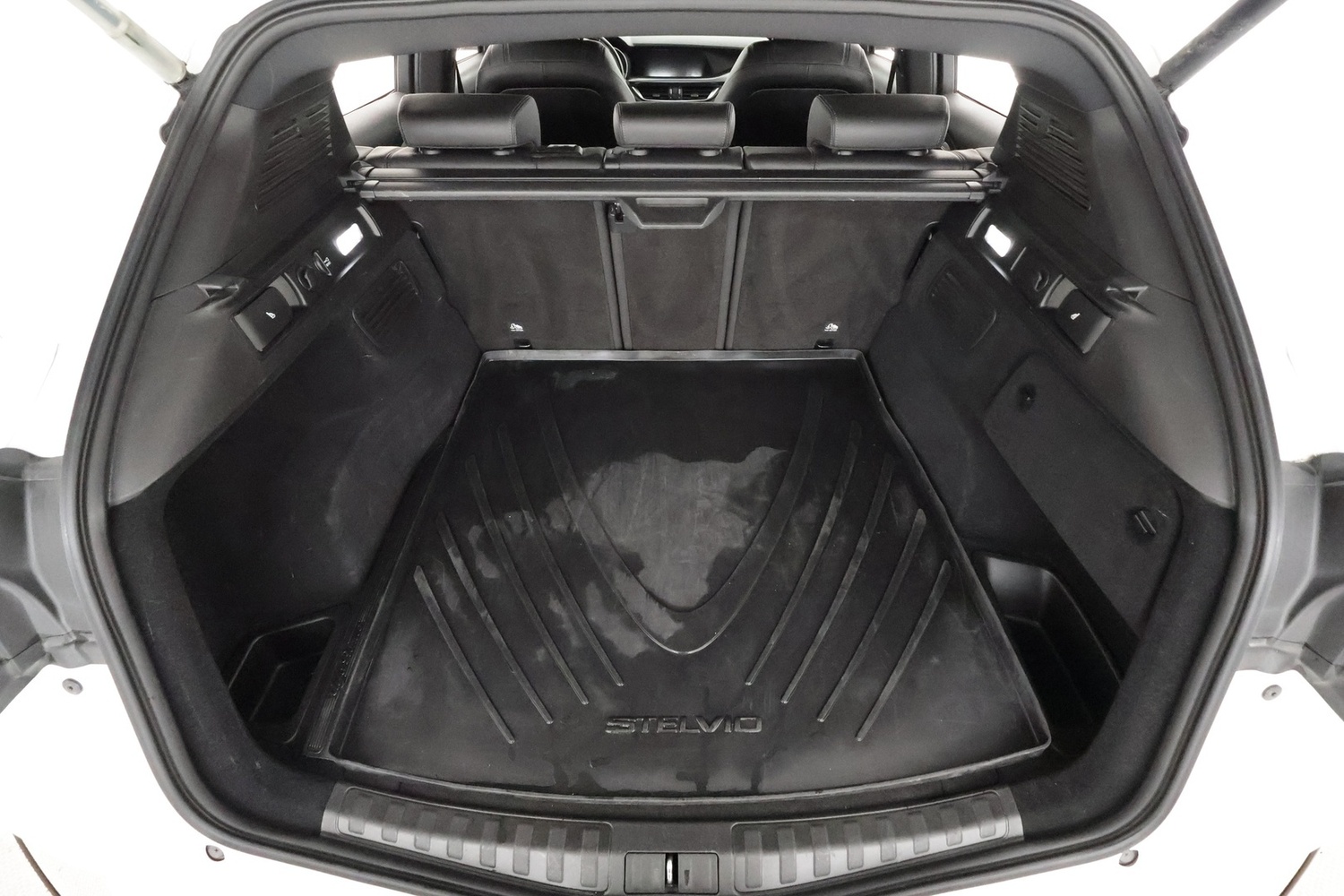 Alfa Romeo Stelvio vaihtoauto