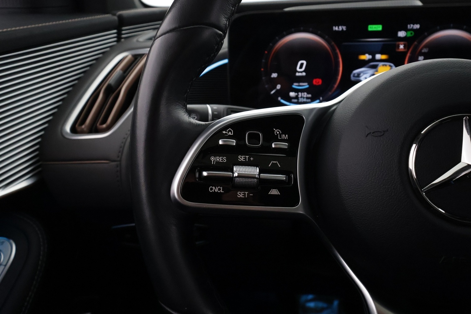Mercedes-Benz EQC vaihtoauto