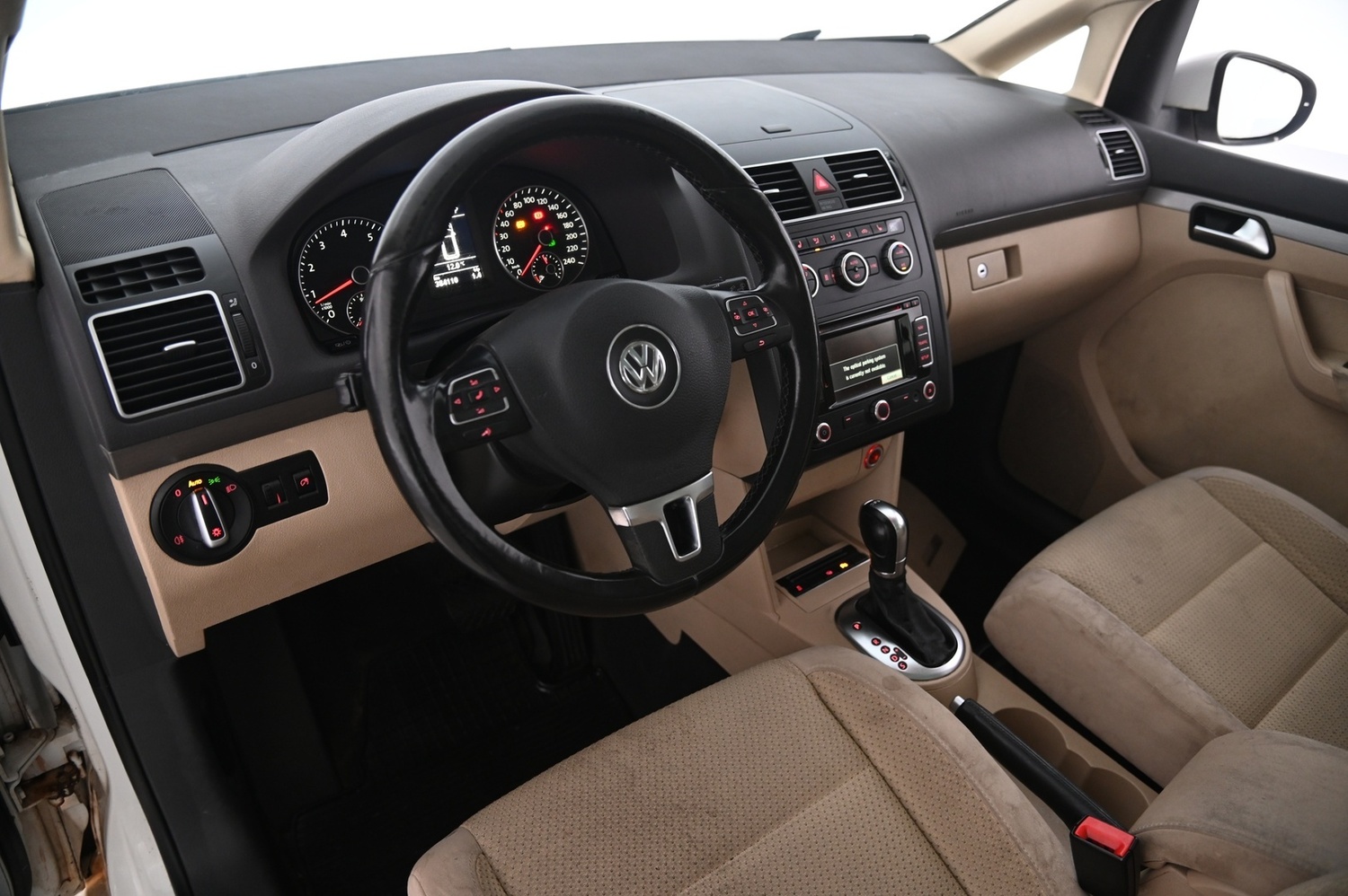 Volkswagen Touran vaihtoauto