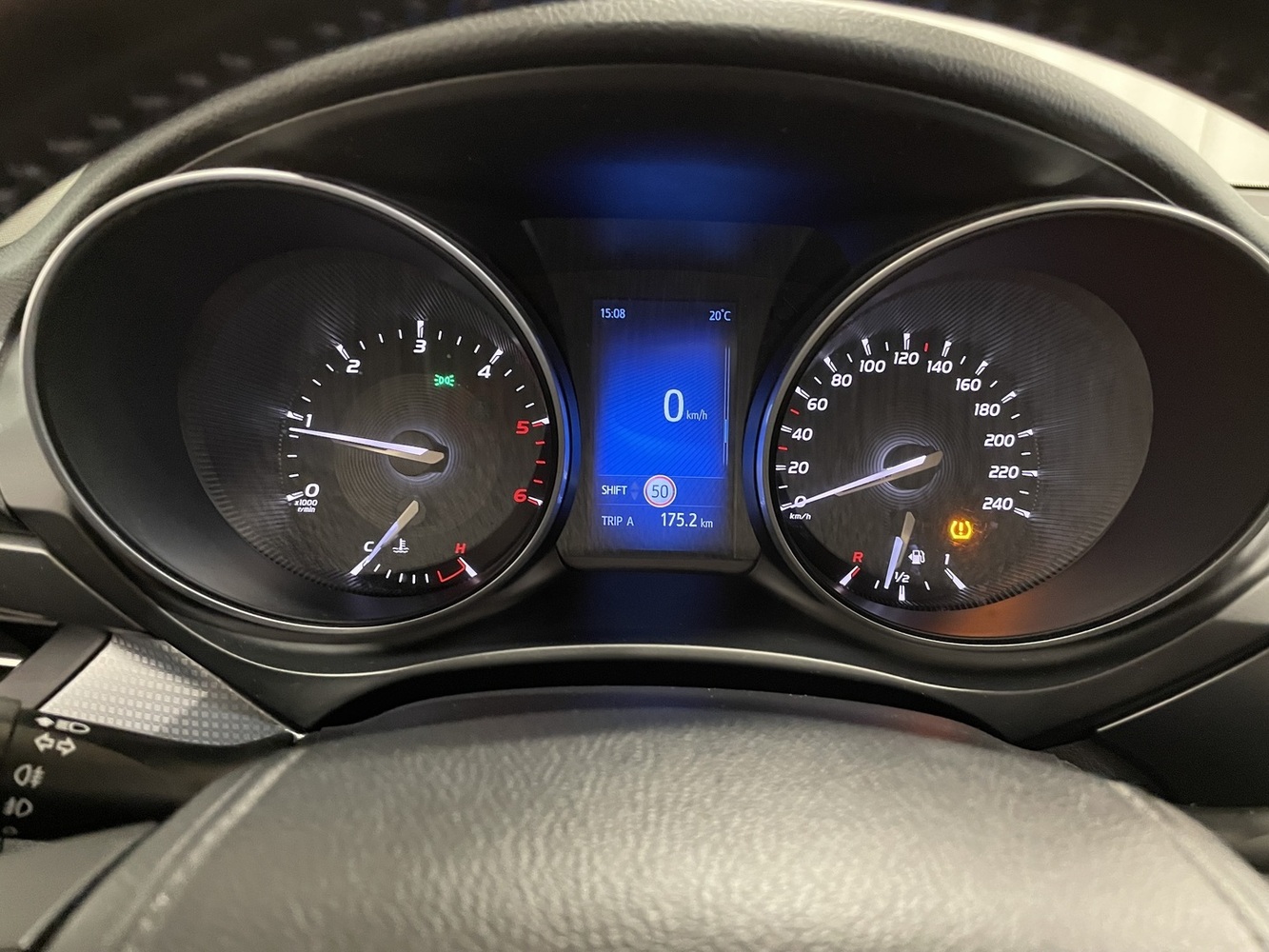 Toyota Avensis vaihtoauto
