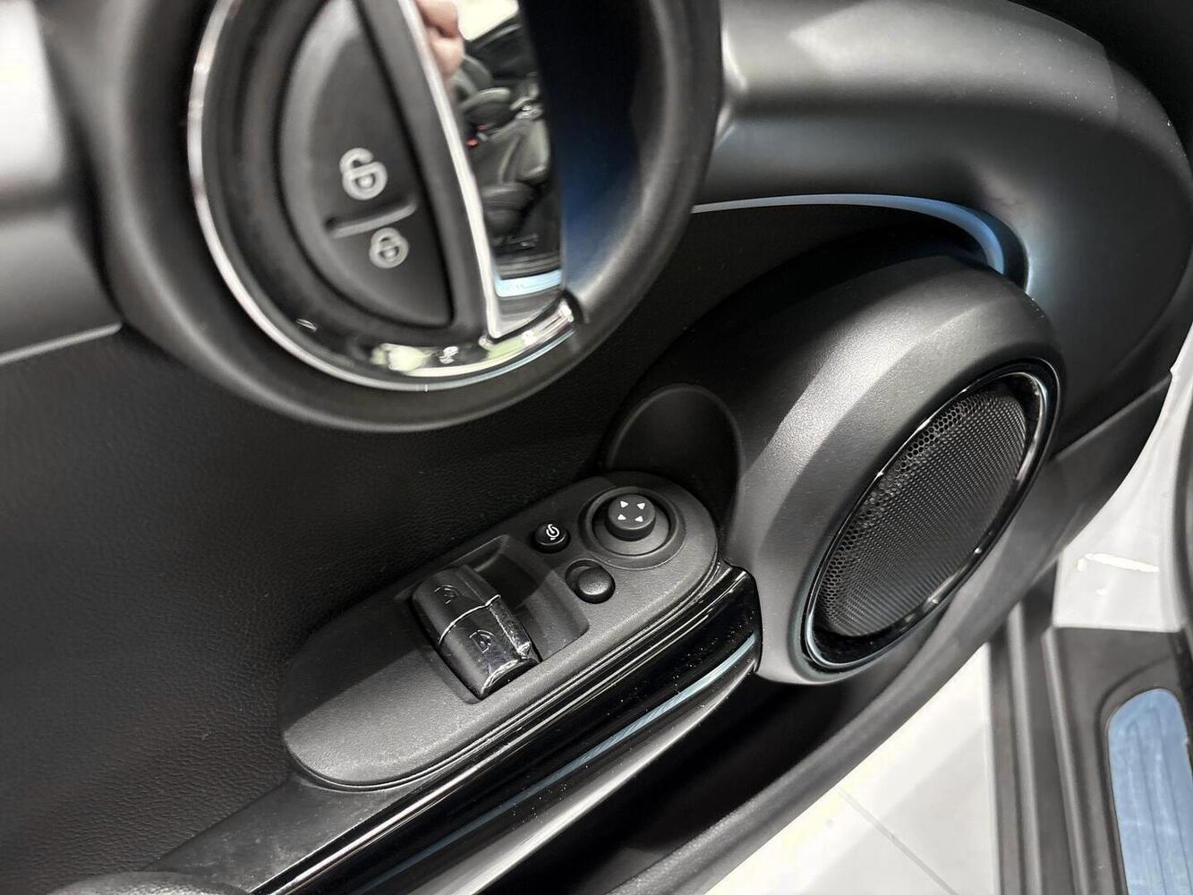 Mini Hatchback vaihtoauto