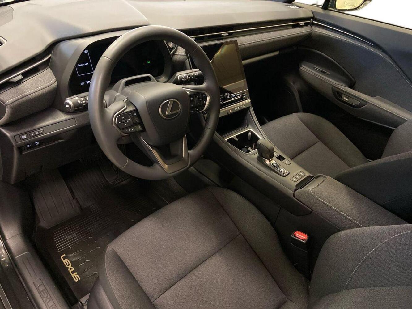 Lexus LBX vaihtoauto