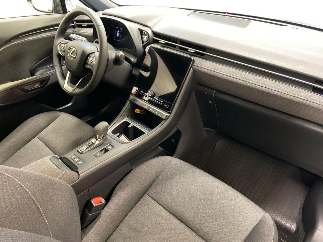 Lexus LBX vaihtoauto