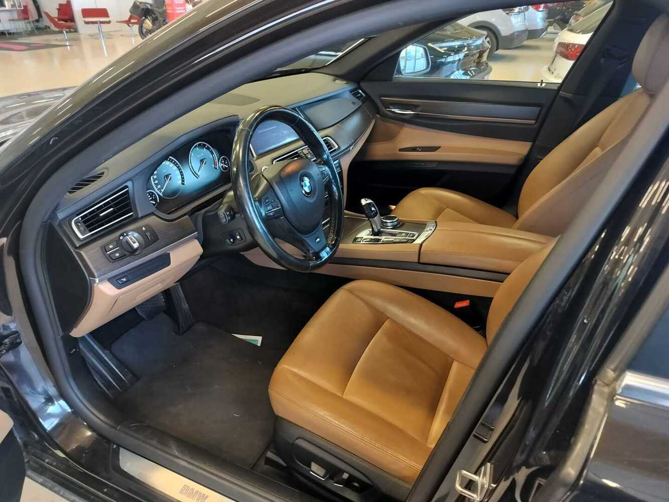 BMW 750 vaihtoauto