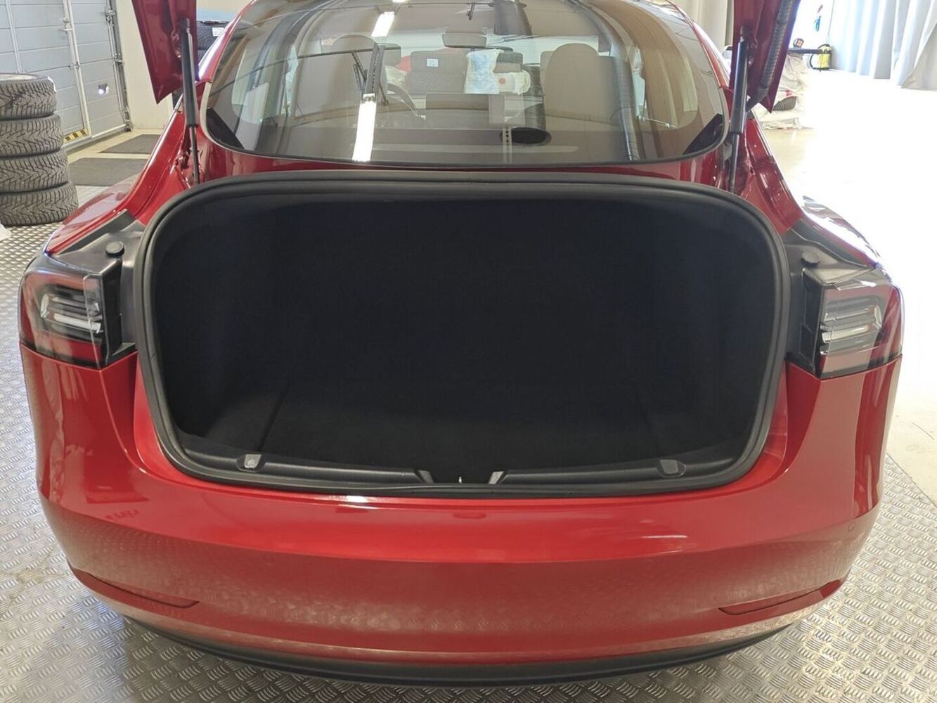 Tesla Model 3 vaihtoauto