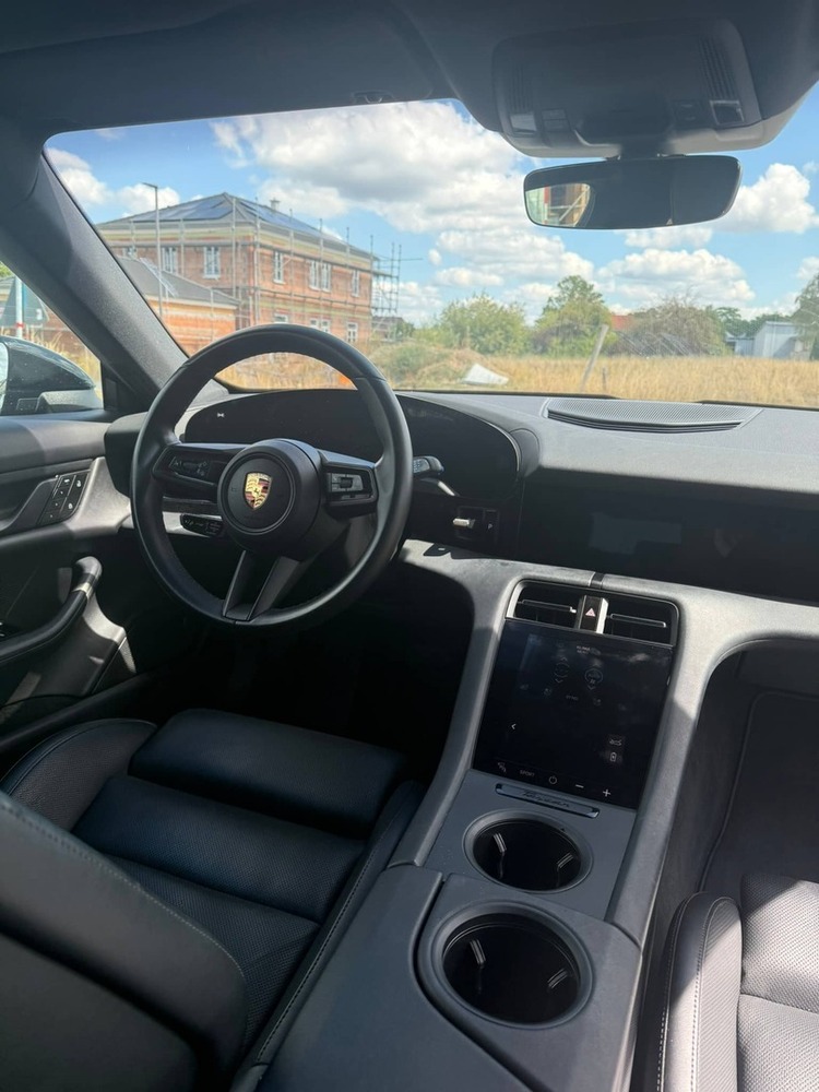 Porsche Taycan vaihtoauto
