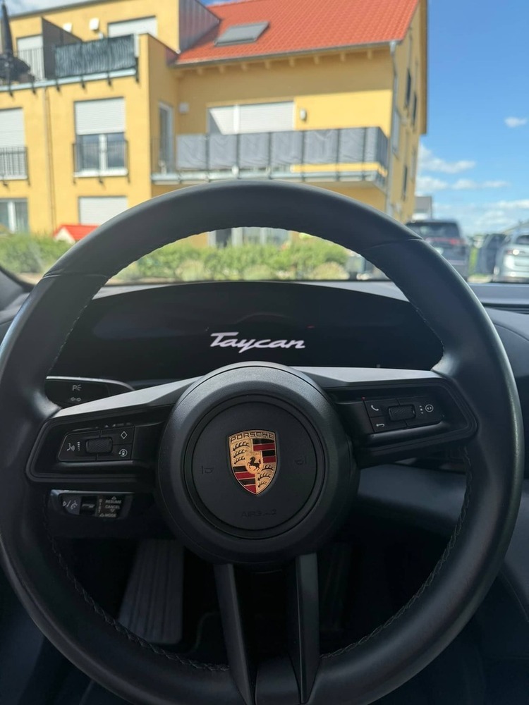 Porsche Taycan vaihtoauto
