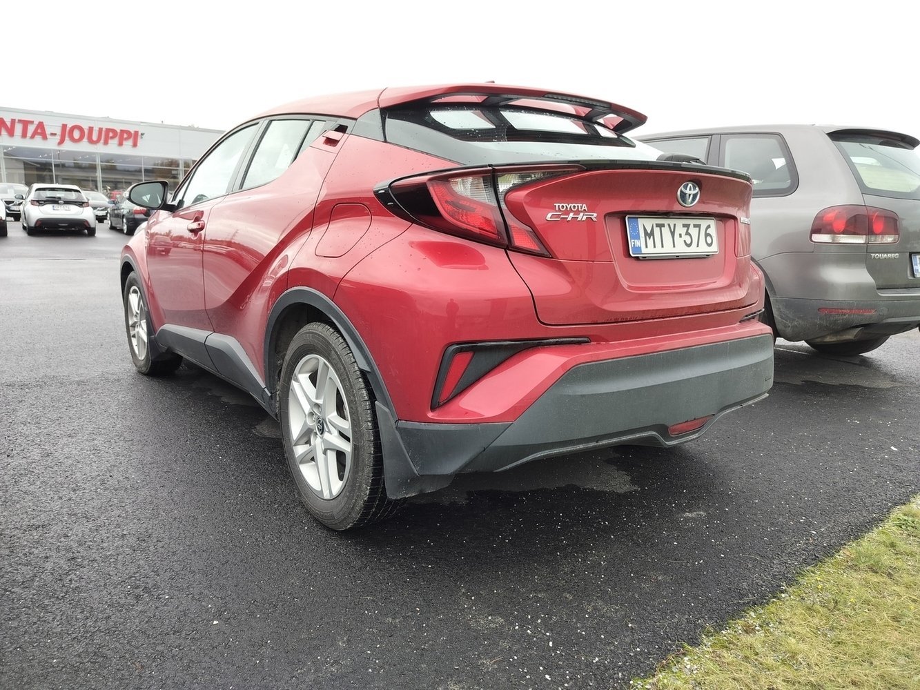 Toyota C-HR vaihtoauto