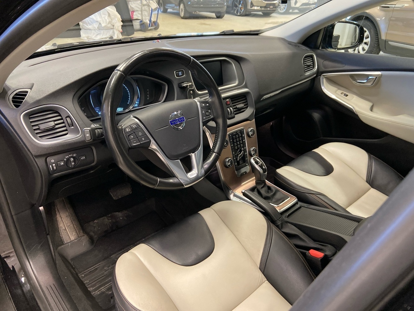 Volvo V40 Cross Country vaihtoauto