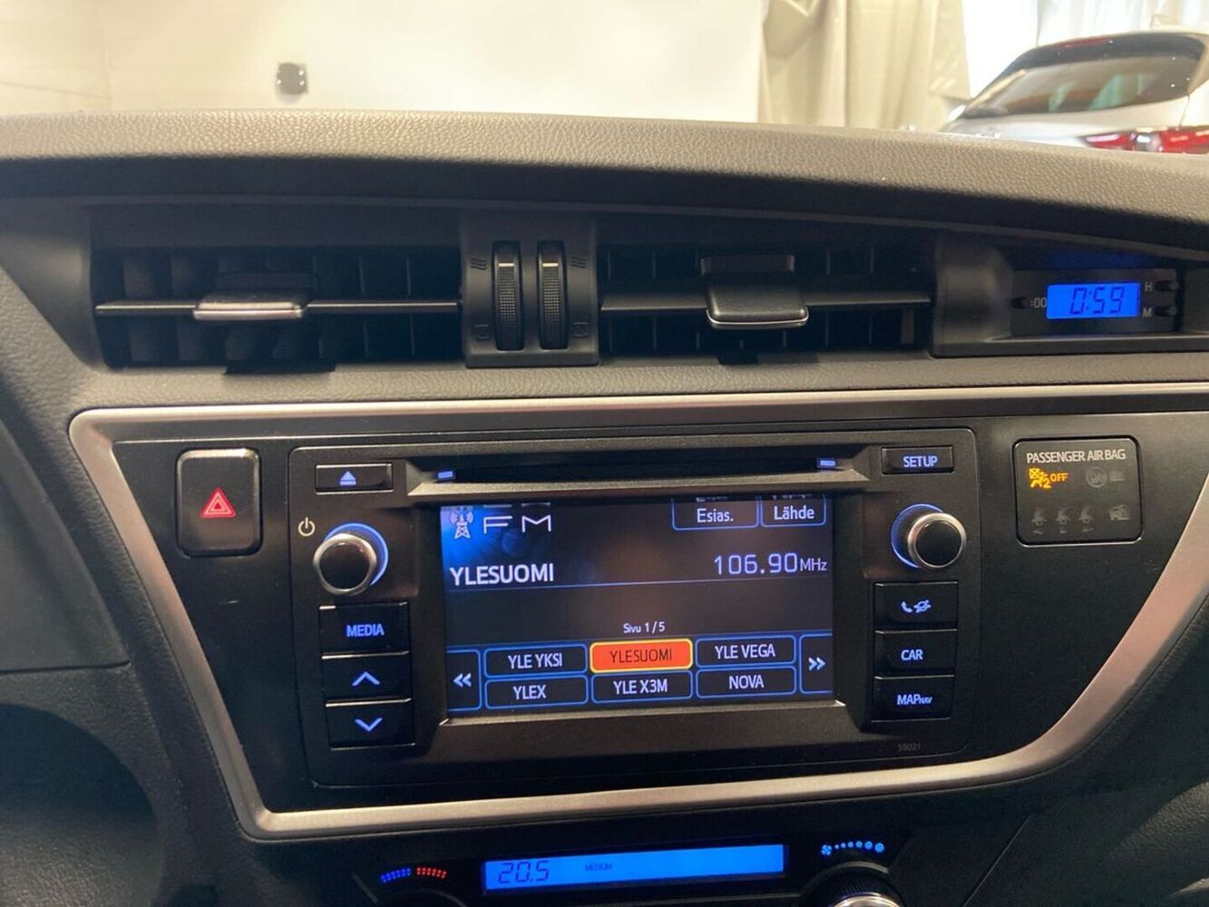 Toyota Auris vaihtoauto