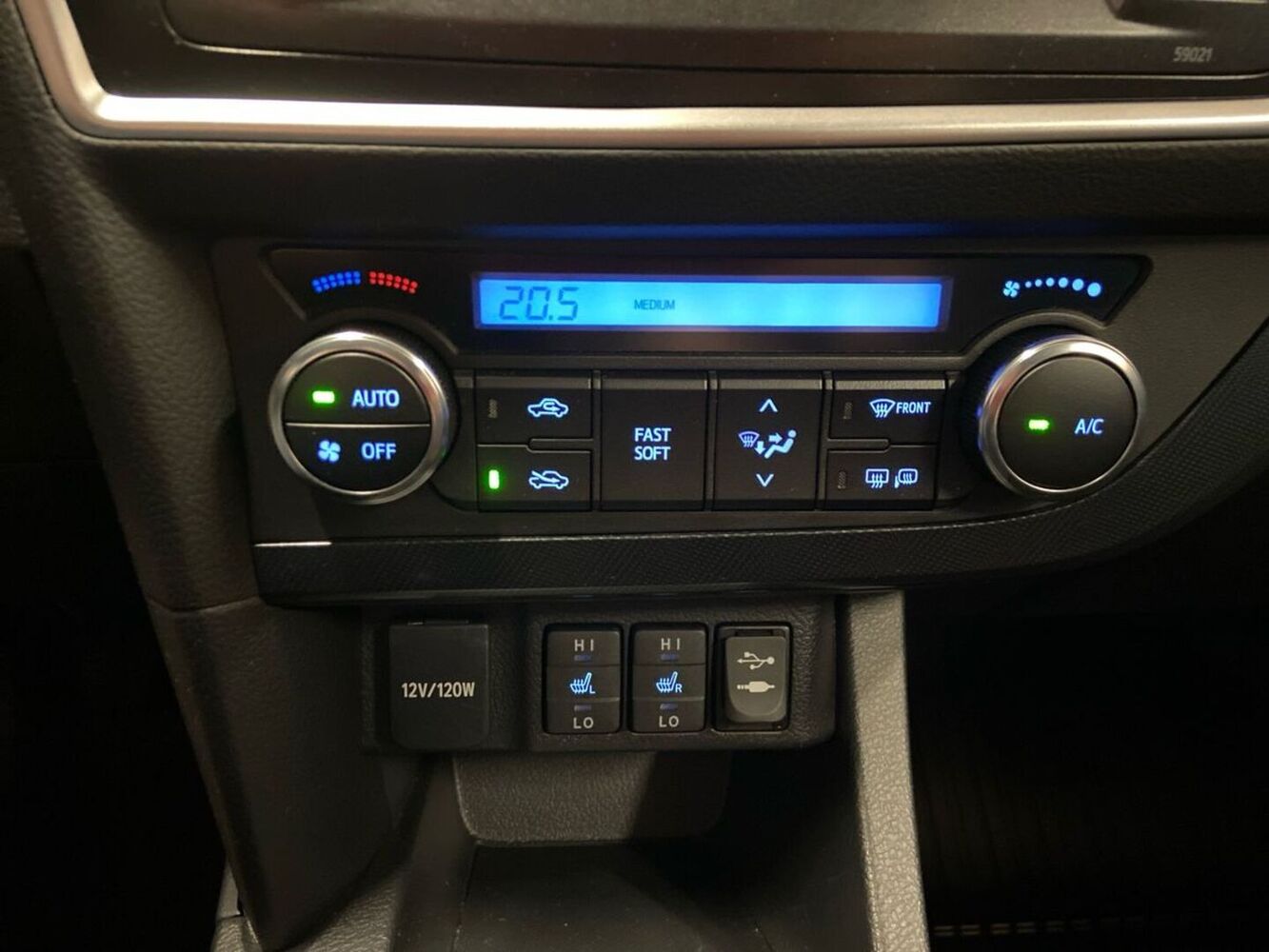 Toyota Auris vaihtoauto