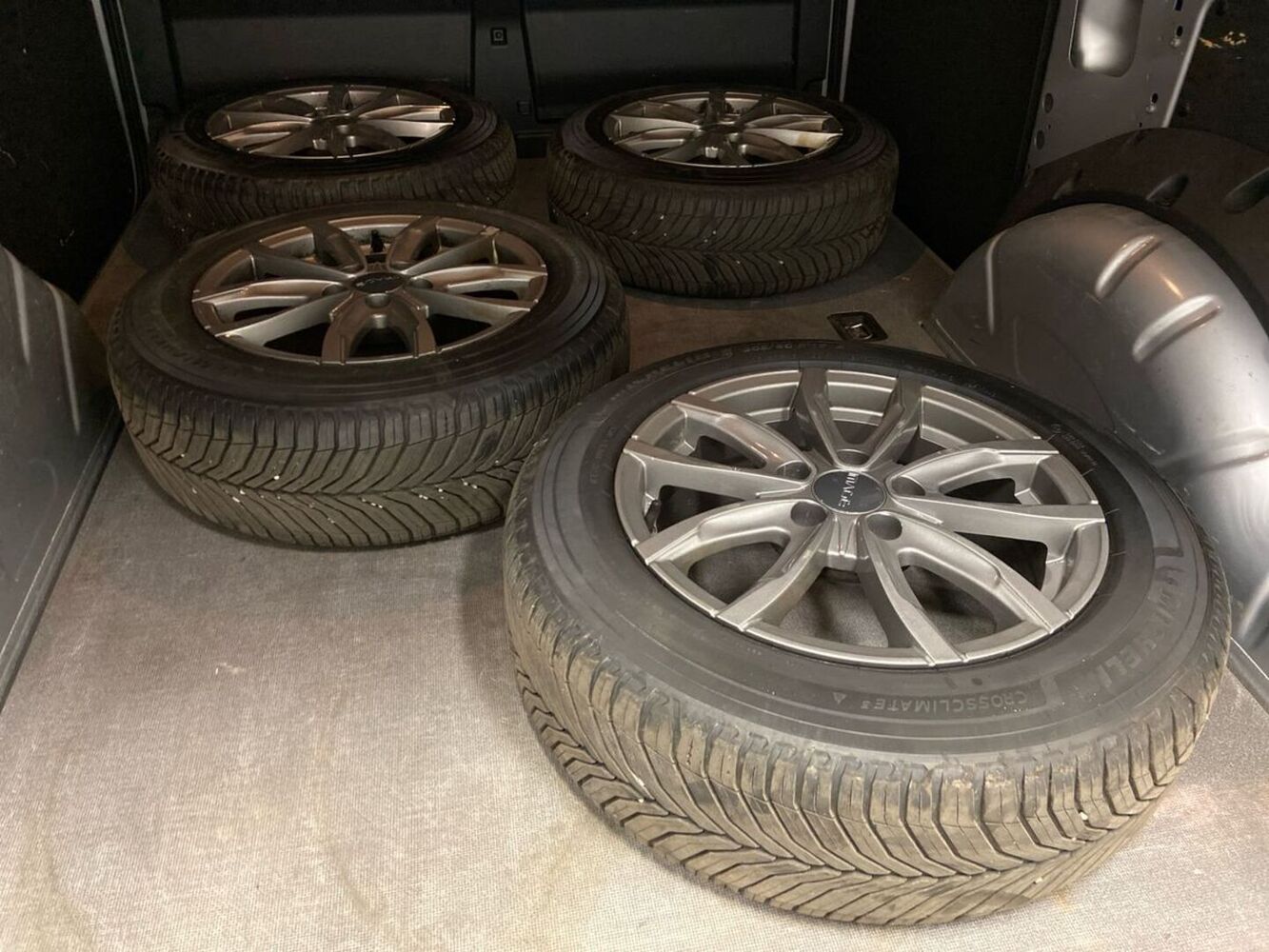 Volkswagen Caddy Maxi vaihtoauto