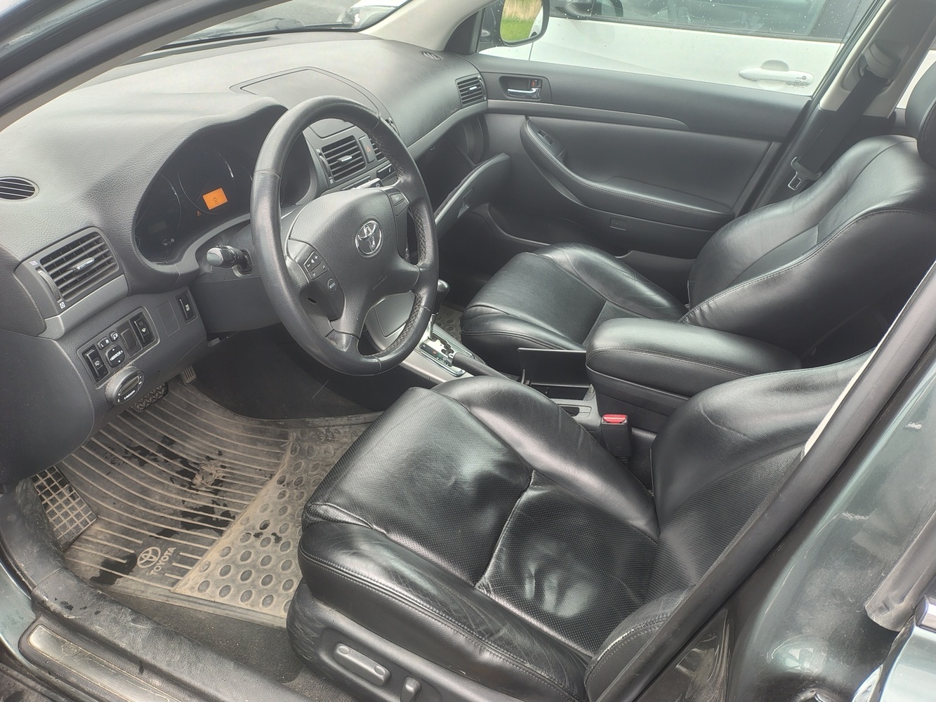 Toyota Avensis vaihtoauto