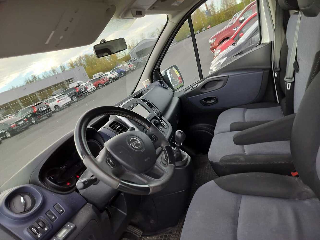 Opel Vivaro vaihtoauto