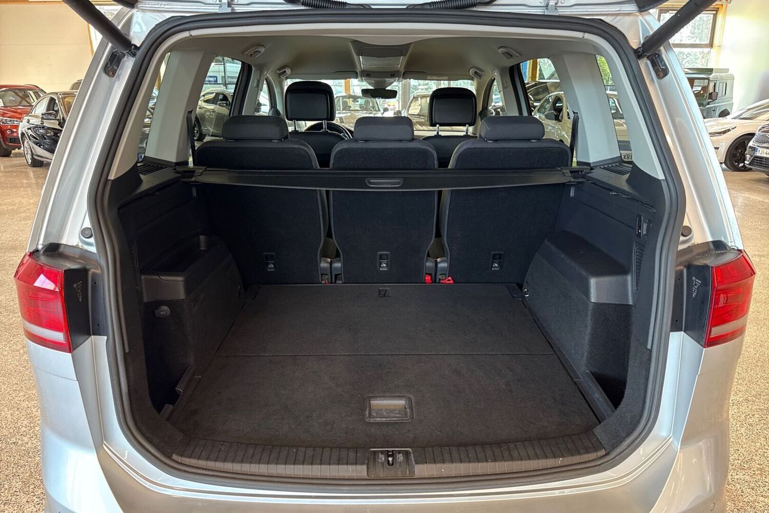 Volkswagen Touran vaihtoauto