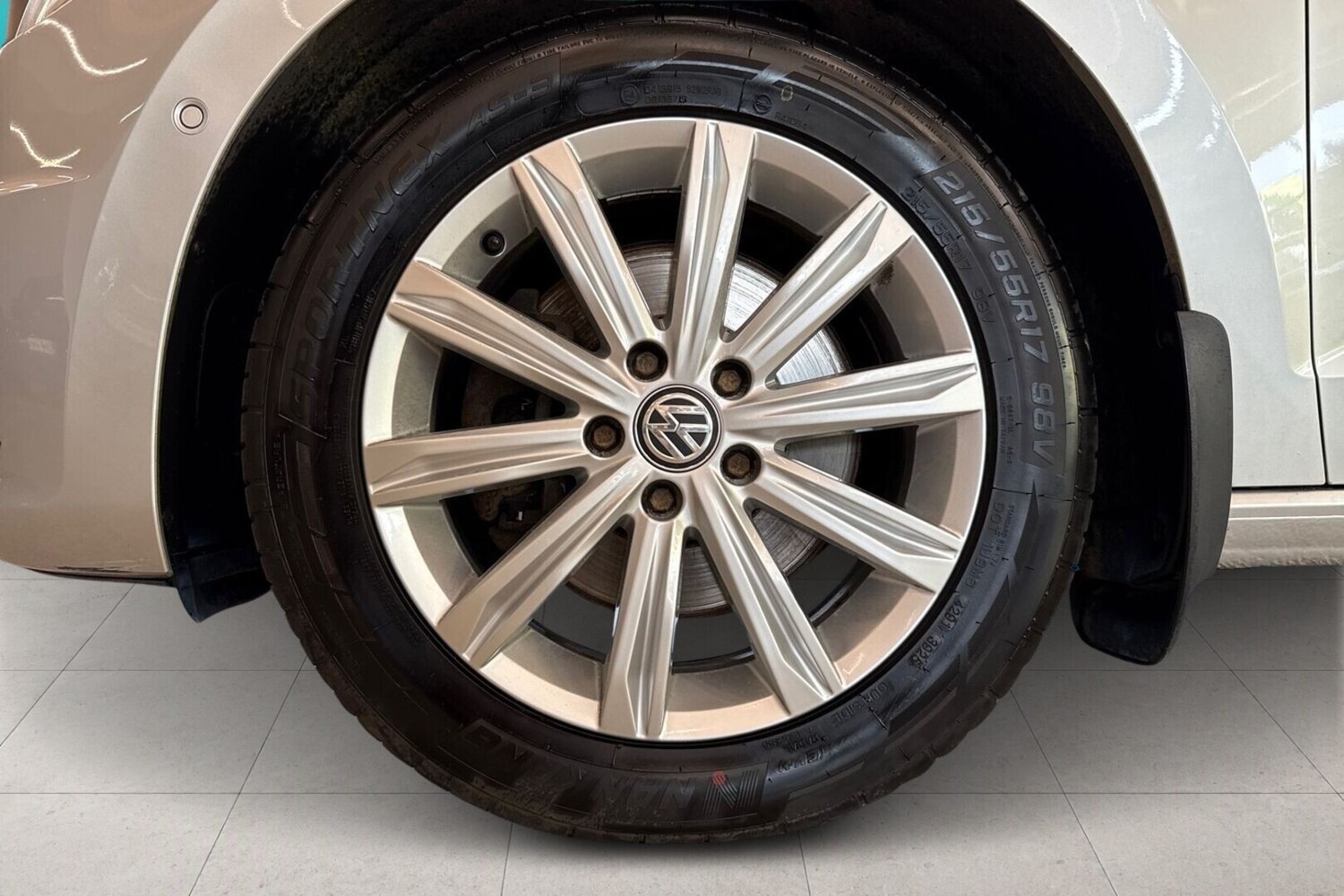 Volkswagen Touran vaihtoauto