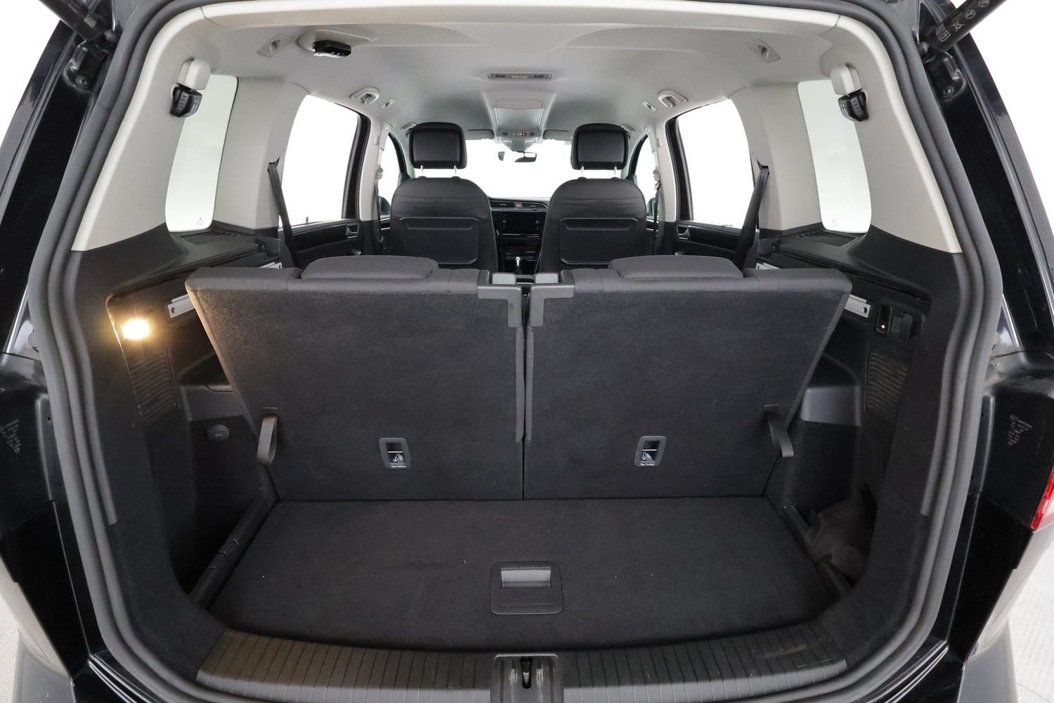 Volkswagen Touran vaihtoauto