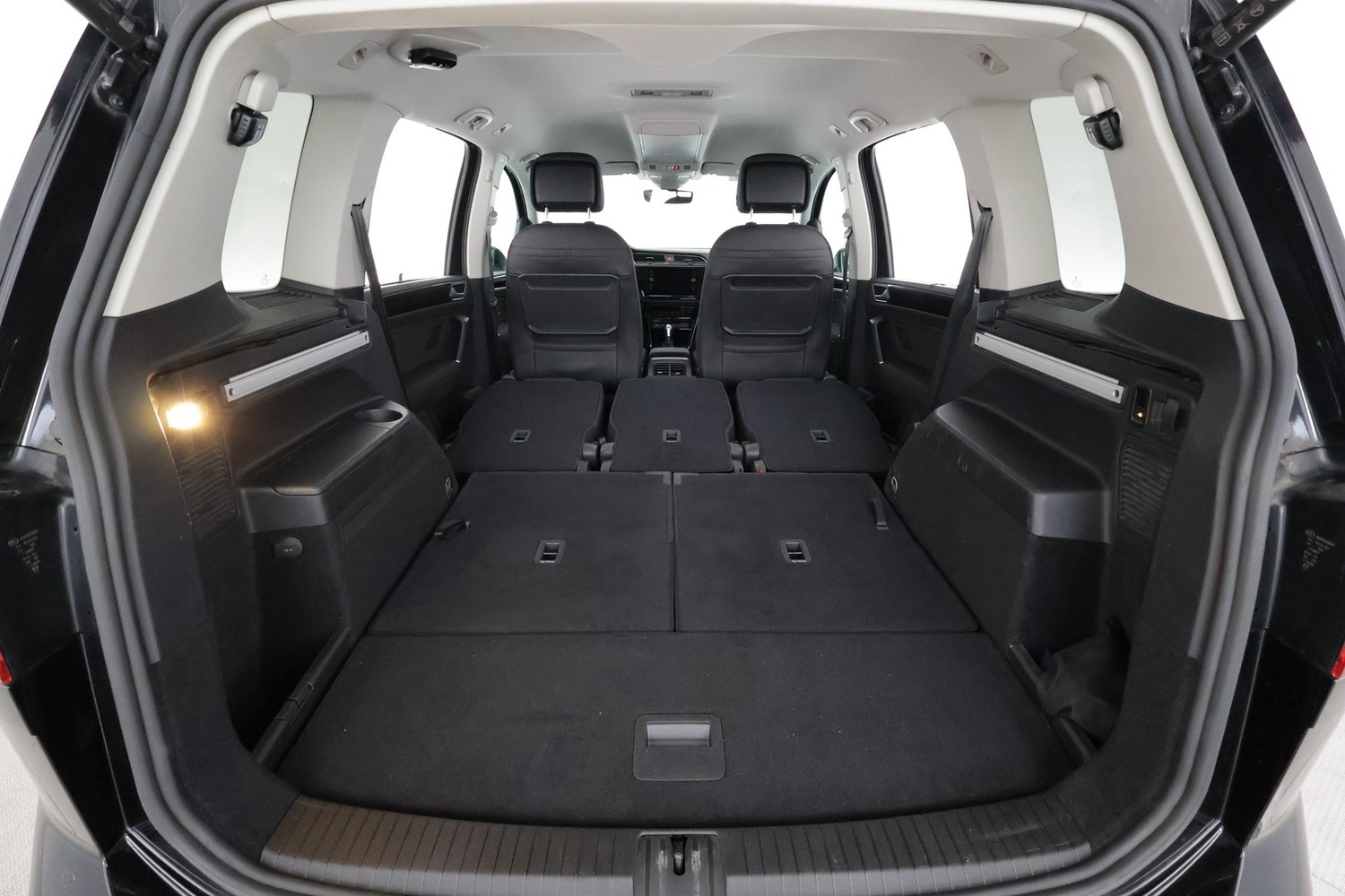 Volkswagen Touran vaihtoauto