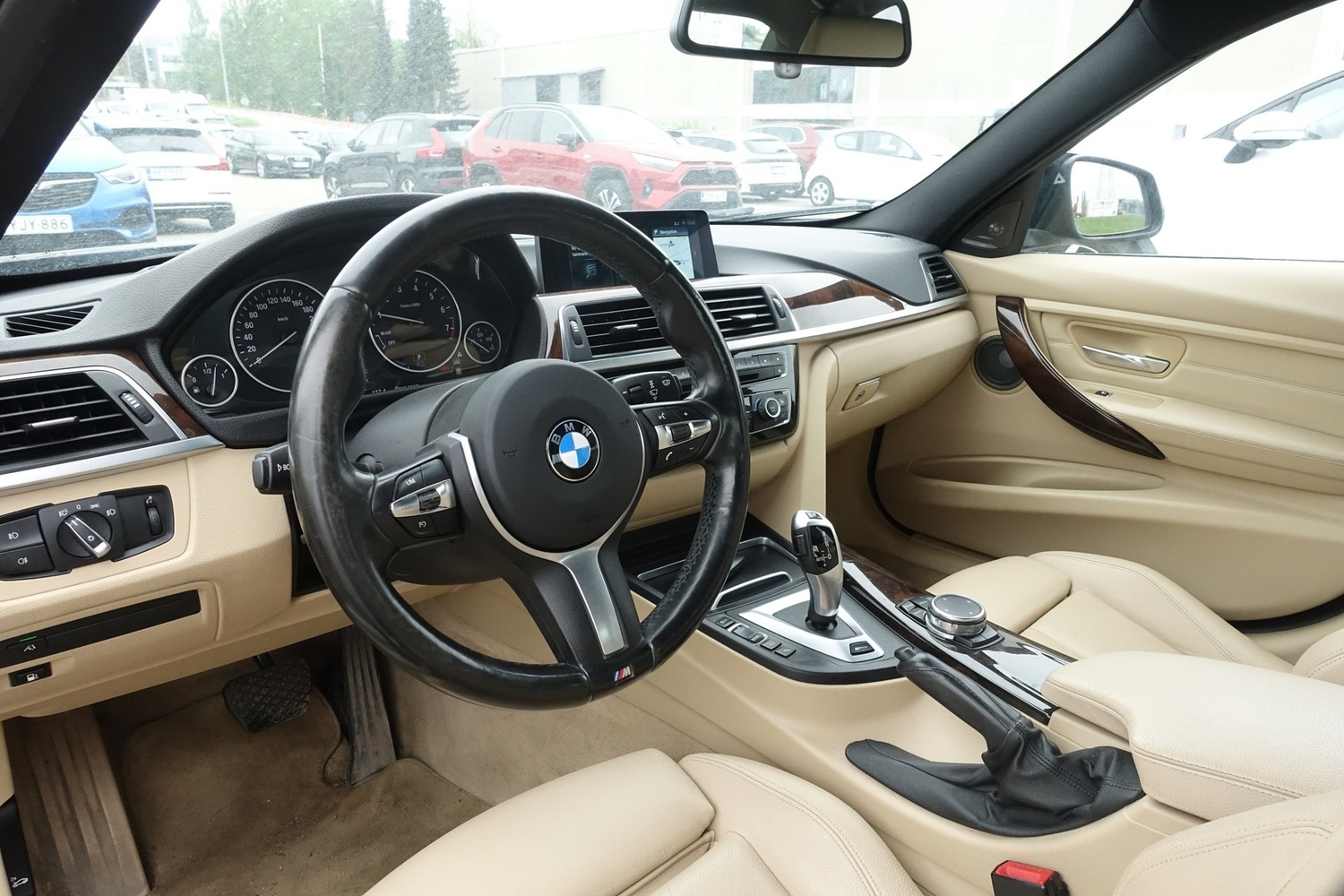 BMW 330 vaihtoauto