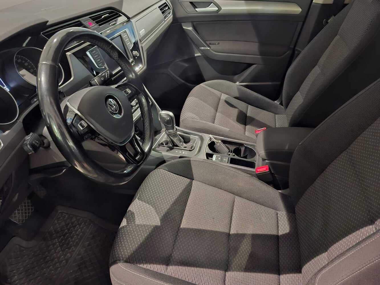 Volkswagen Touran vaihtoauto