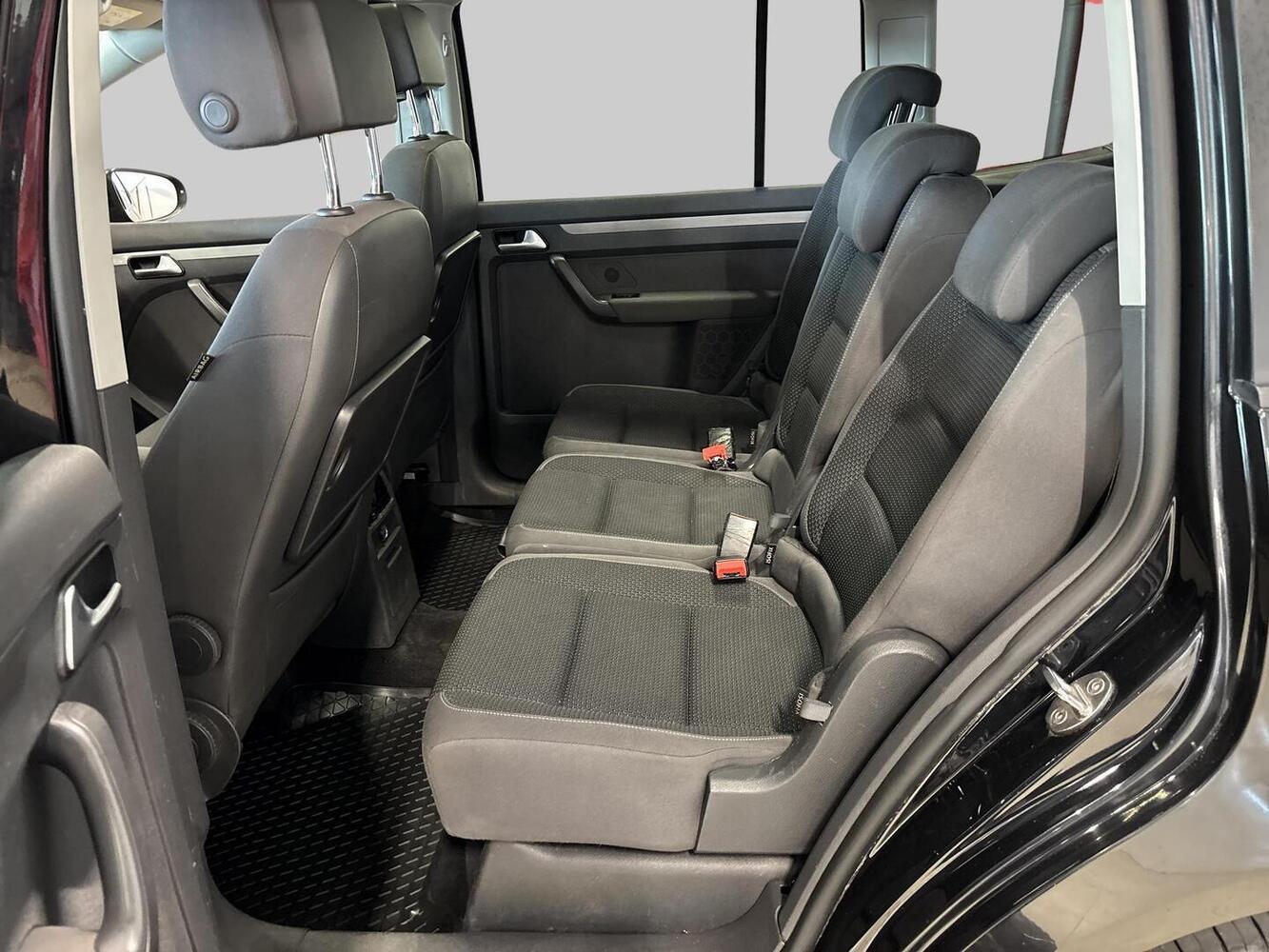 Volkswagen Touran vaihtoauto
