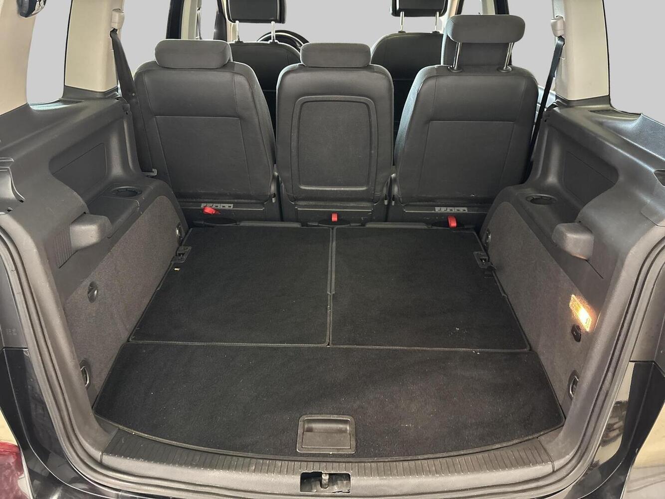 Volkswagen Touran vaihtoauto