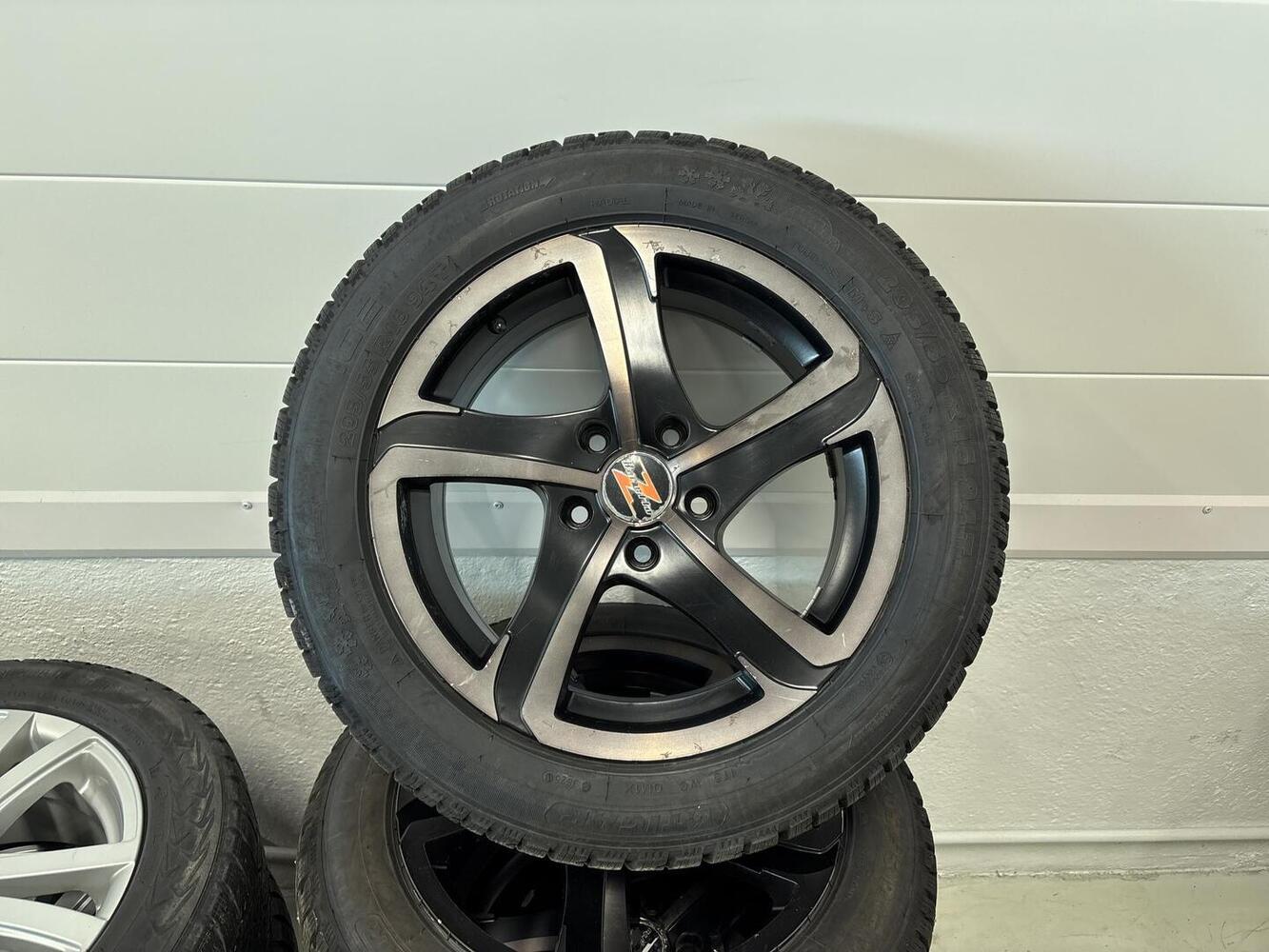 Volkswagen Touran vaihtoauto