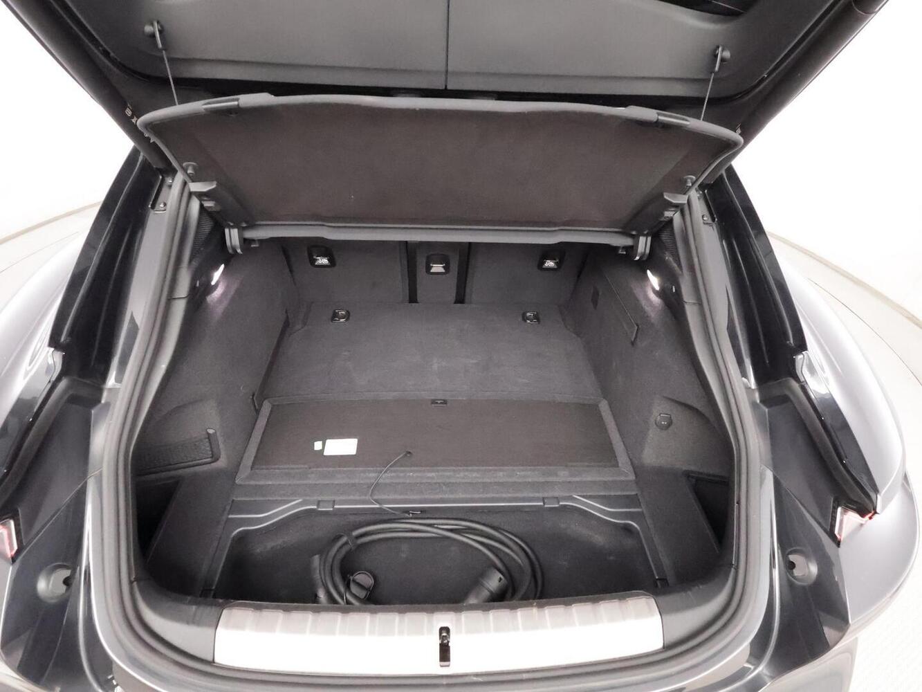 Porsche Taycan vaihtoauto