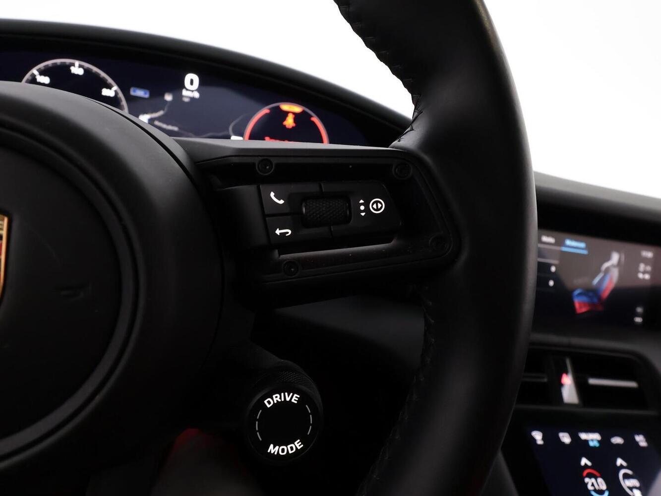 Porsche Taycan vaihtoauto