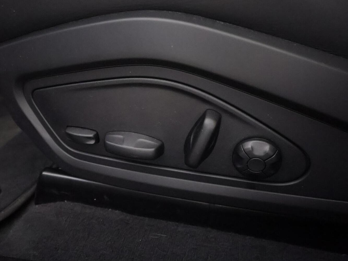 Porsche Taycan vaihtoauto
