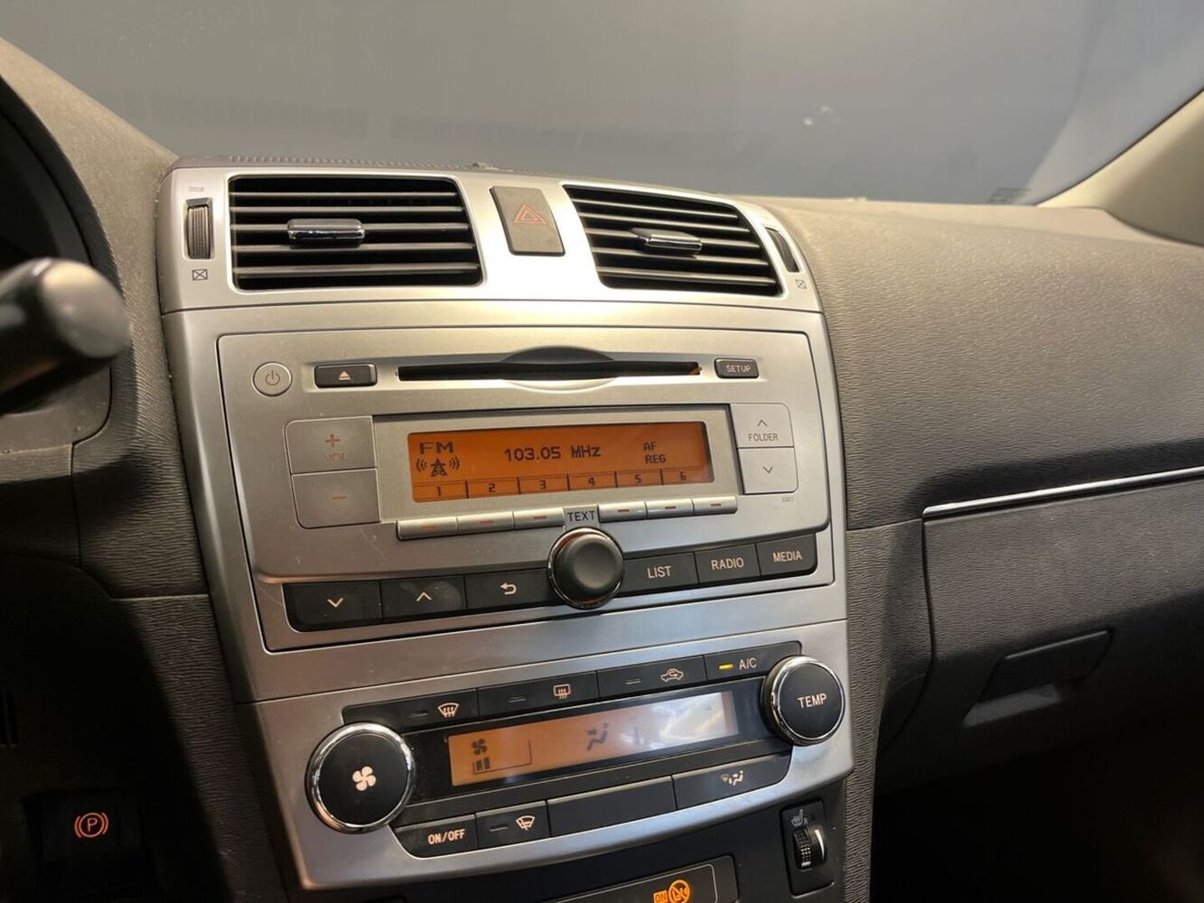Toyota Avensis vaihtoauto