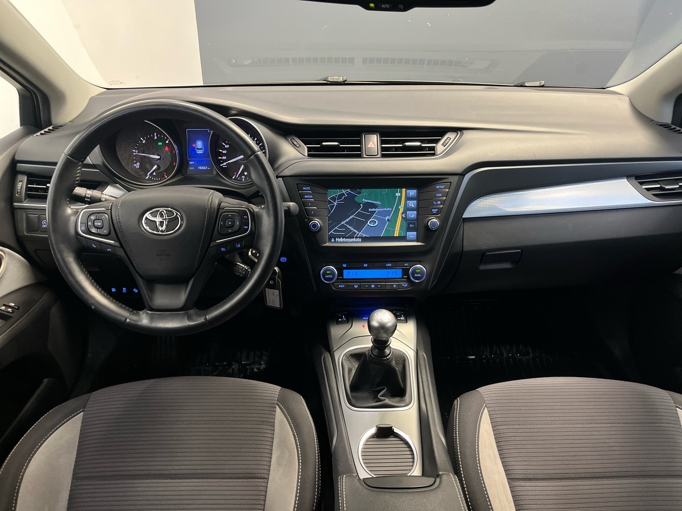Toyota Avensis vaihtoauto