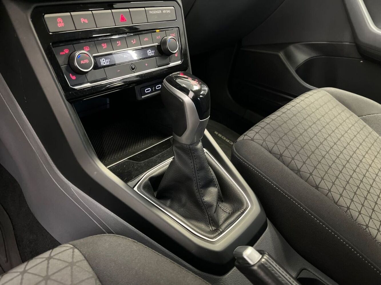 Volkswagen T-Cross vaihtoauto
