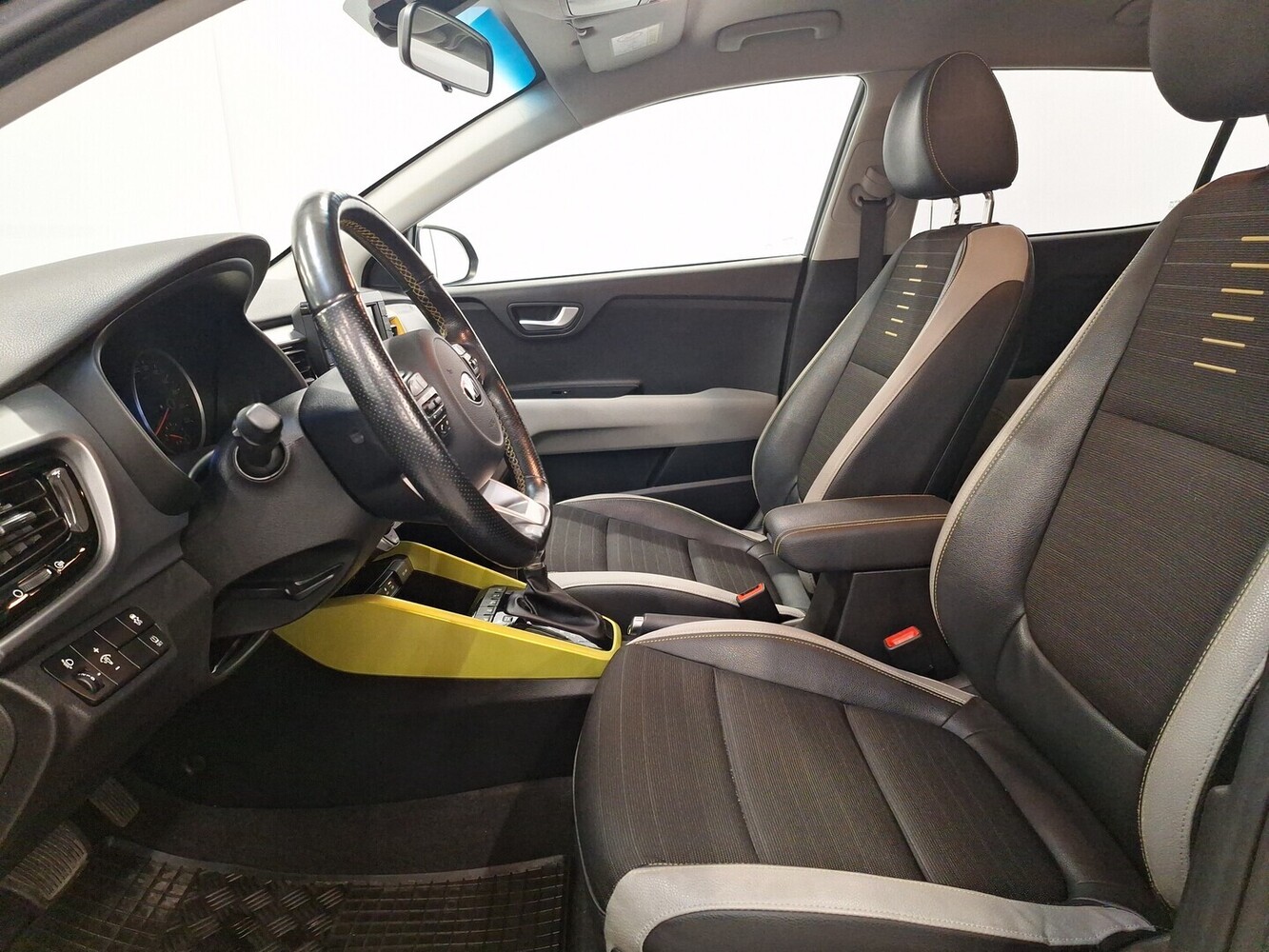 Kia Stonic vaihtoauto