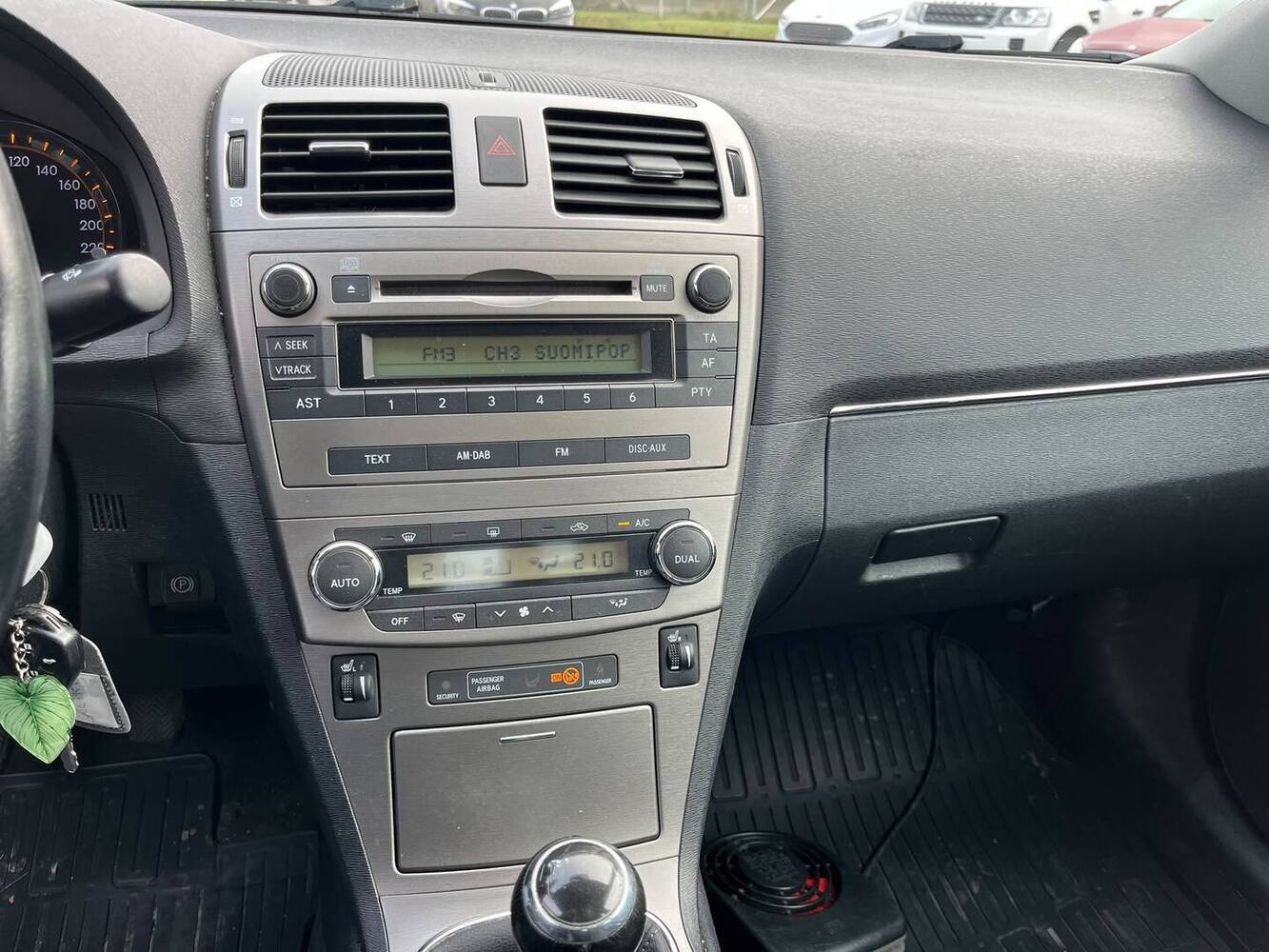 Toyota Avensis vaihtoauto