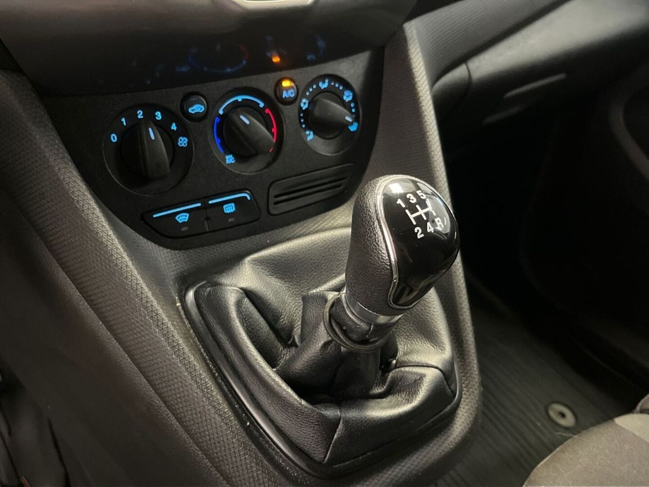 Ford Transit Connect vaihtoauto