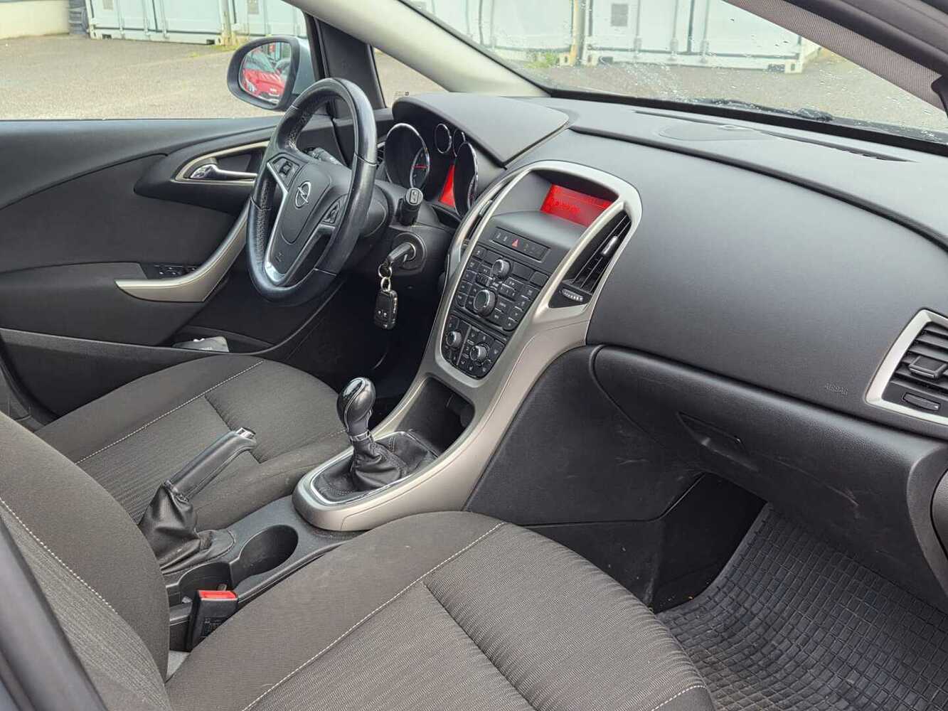 Opel Astra vaihtoauto